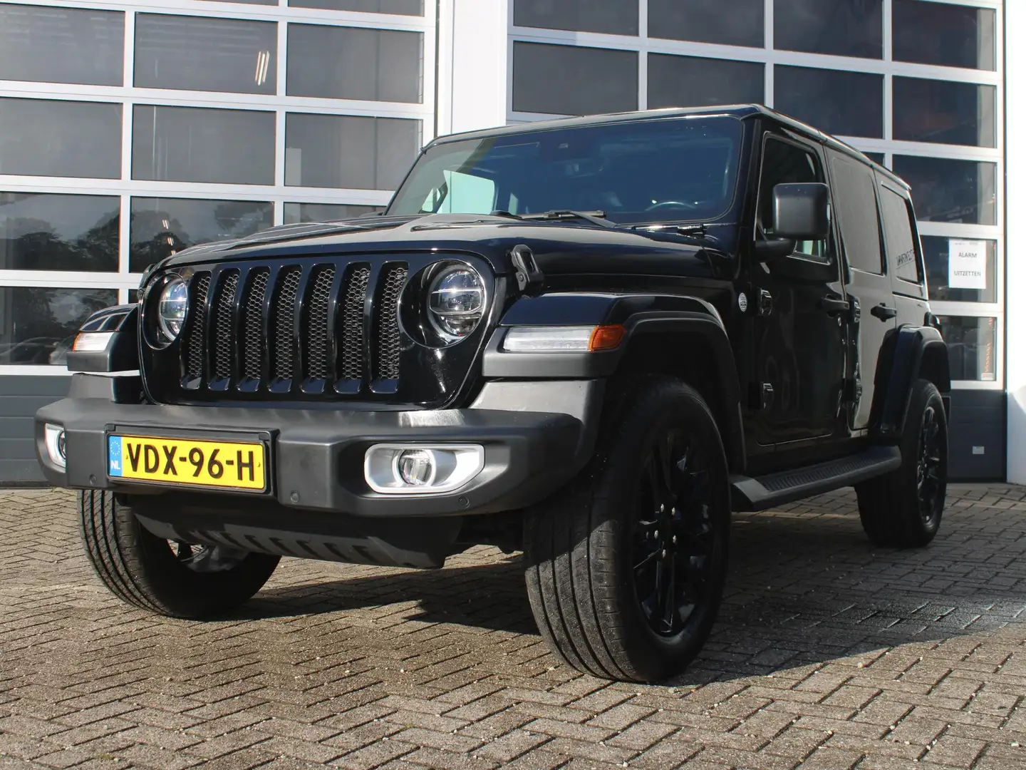 Jeep Wrangler Unlimited 2.0T Sahara | Grijs kenteken | Stoel-/St Zwart - 2