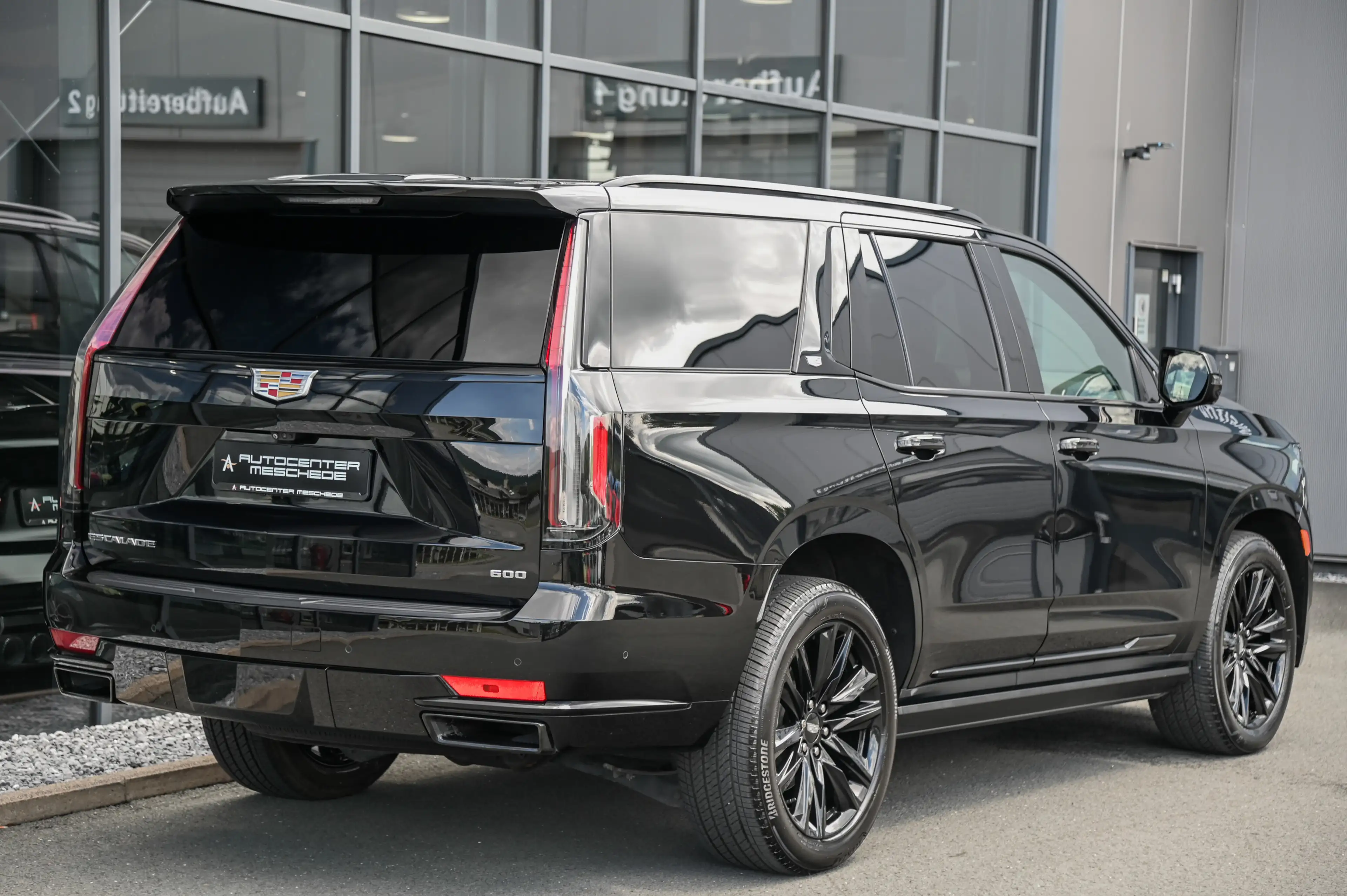 Cadillac Escalade 6.2 V8 Sport Platinum Luft* Displays* — photo 4