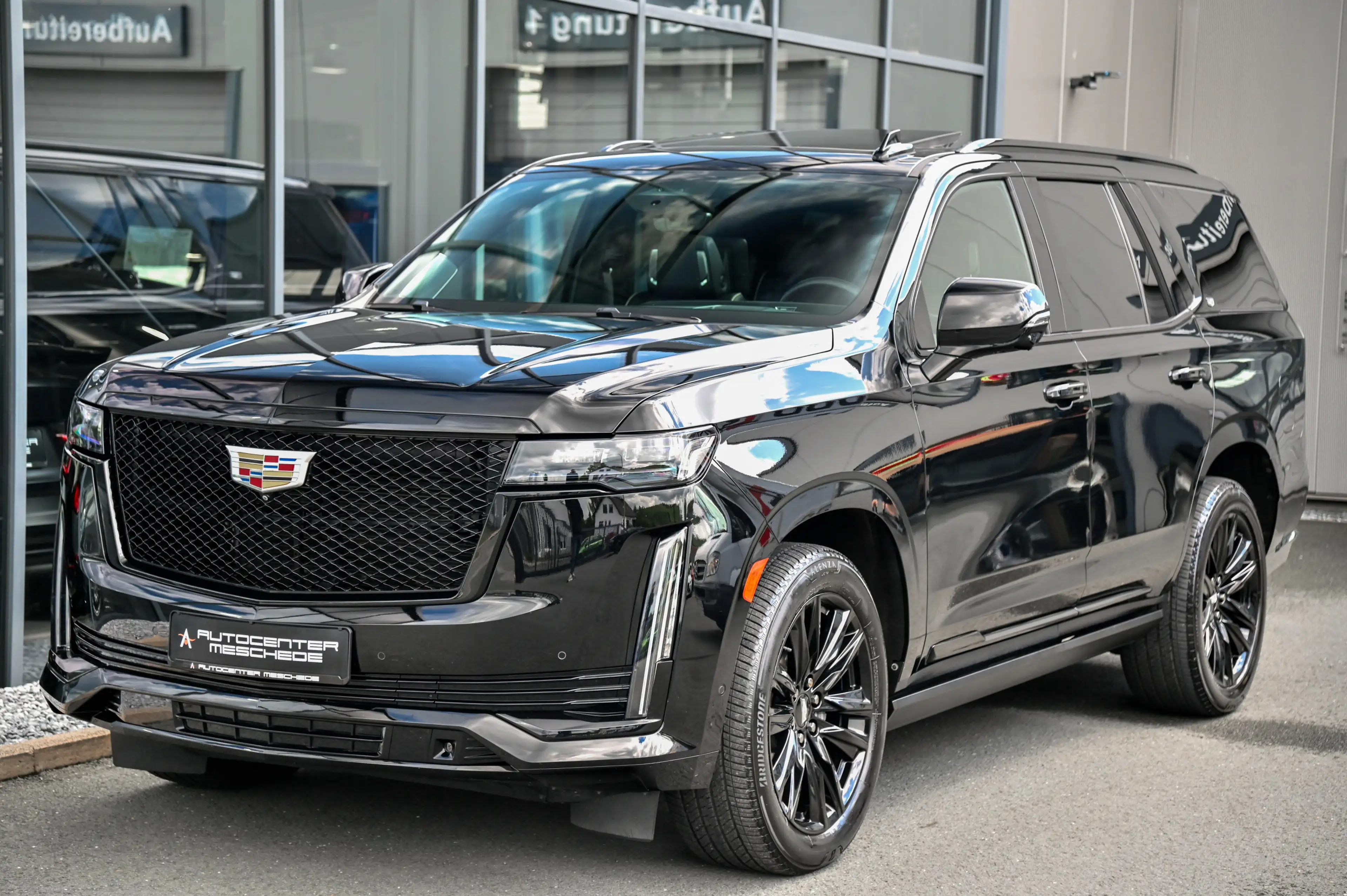 Cadillac Escalade 6.2 V8 Sport Platinum Luft* Displays* — photo 2