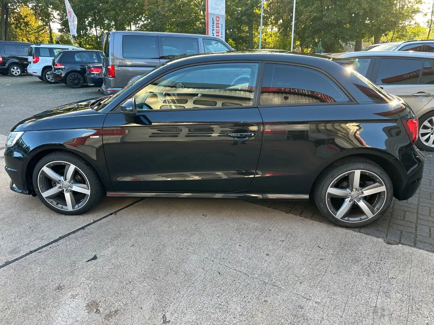 Audi A1 Ultra S-Line Alu LED gepflegt 58Tkm Schwarz - 2
