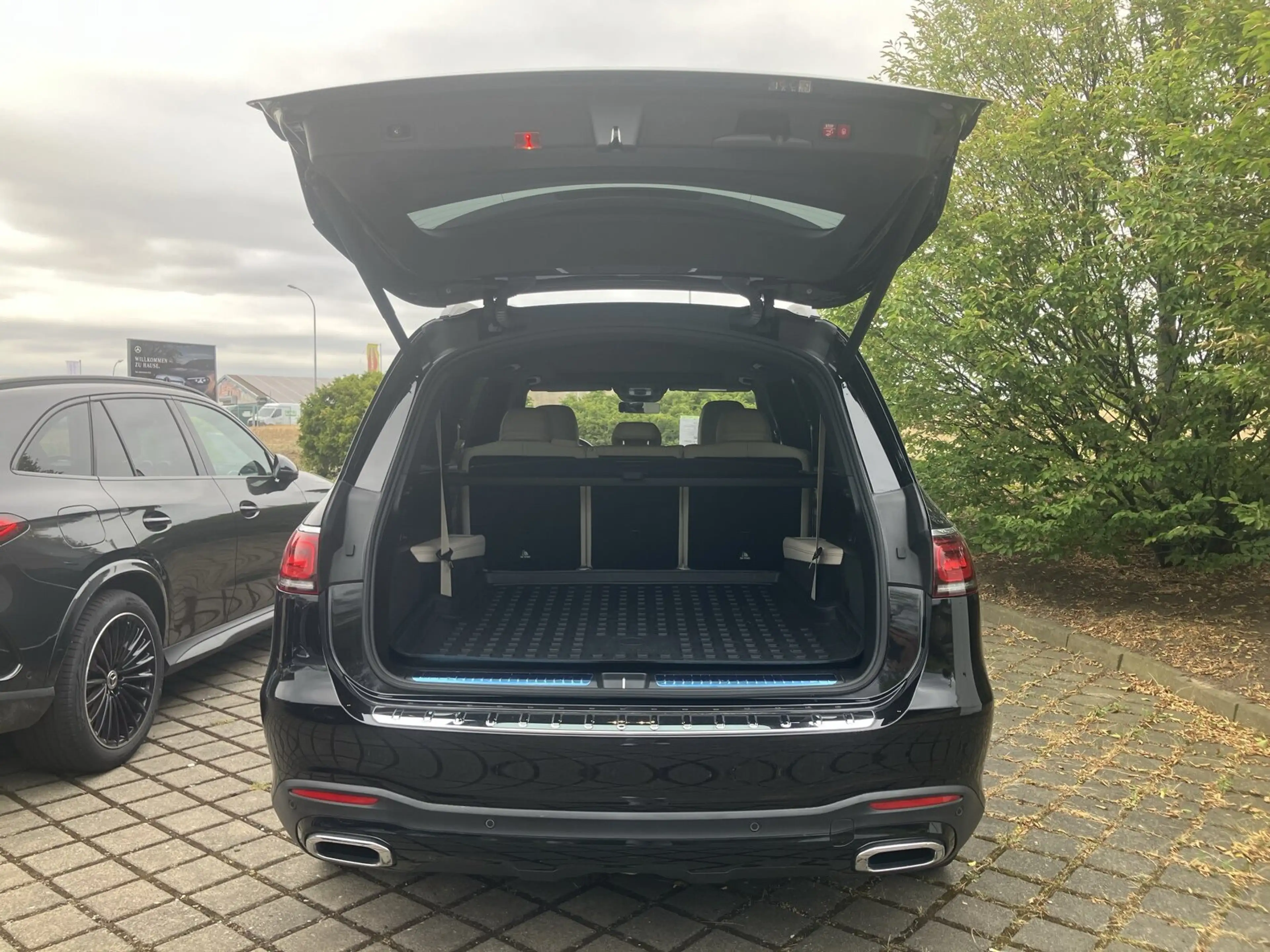 Mercedes-Benz GLS 400 GLS 400 d 4M AMG PanoDach Distro 360Ka Sound AHK — photo 13