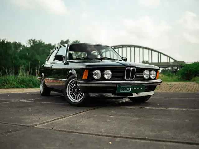 BMW 323 E21