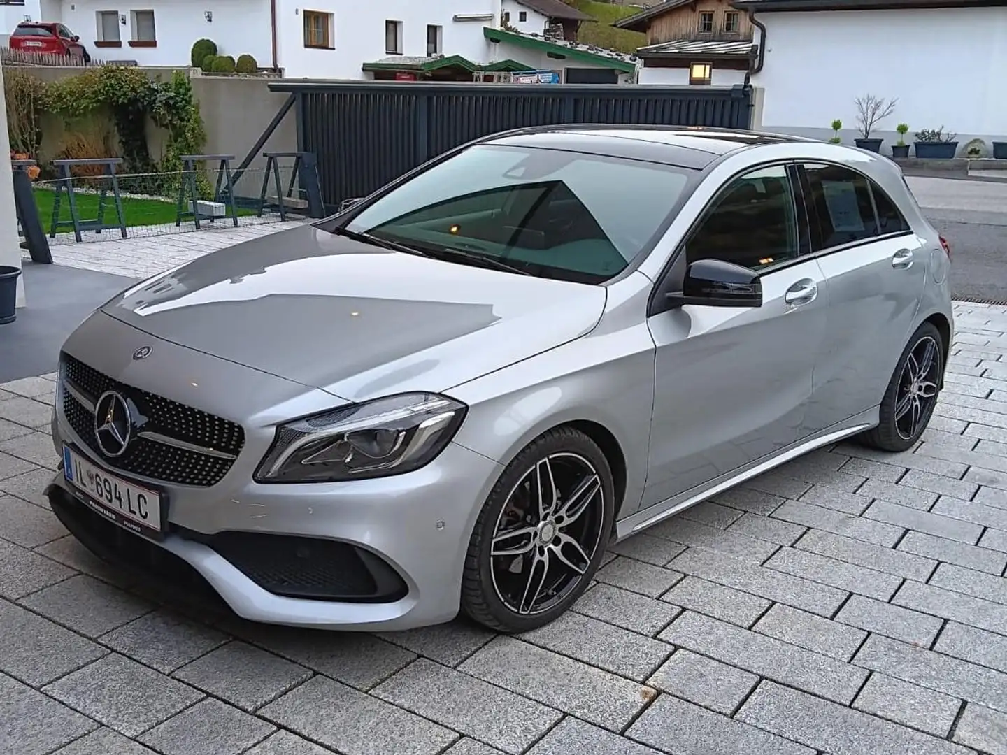 Mercedes-Benz A 160 AMG Line Silber - 1