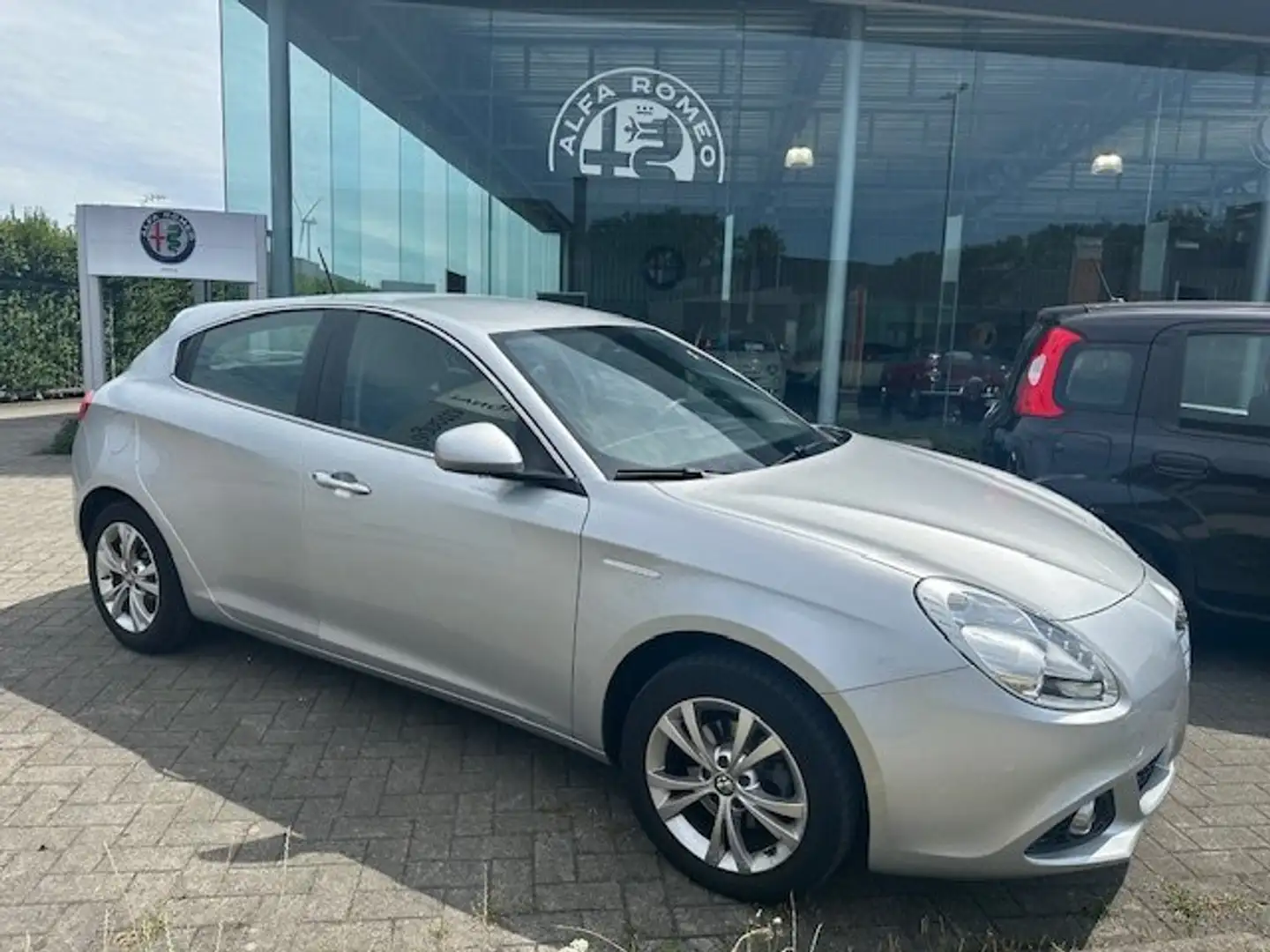 Alfa Romeo Giulietta Giulietta 1.4 TB 16V Turismo Zilver - 2