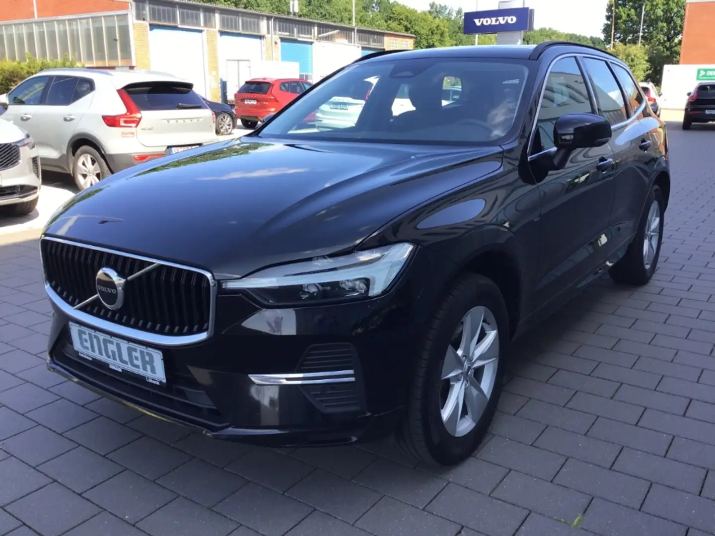 Volvo XC60 B4 (Diesel) Momentum Pro AHK Leder Alu Schwarz - 2