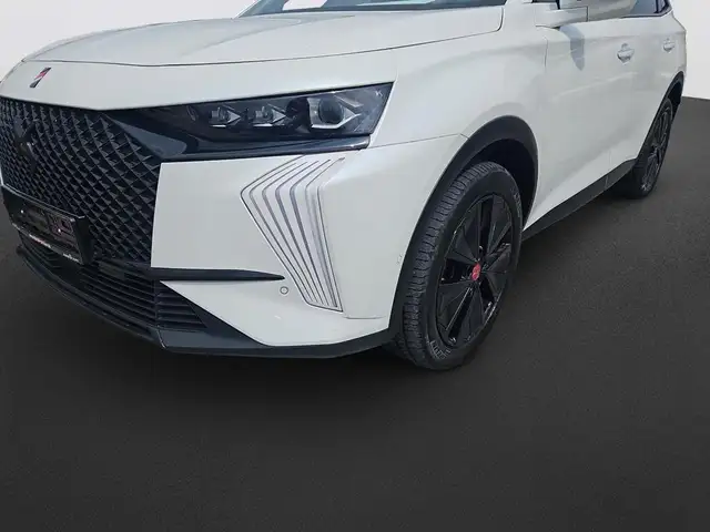 DS Automobiles DS 7 view 9