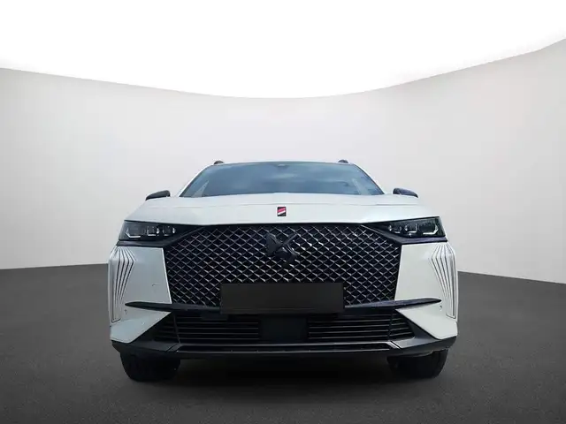 DS Automobiles DS 7 view 3