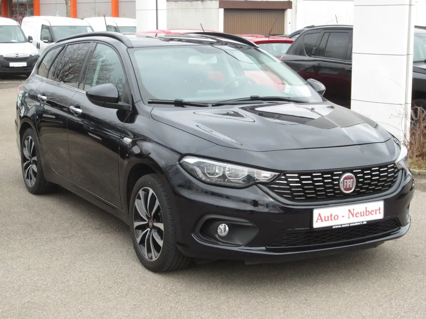 Fiat Tipo Lounge Schwarz - 1
