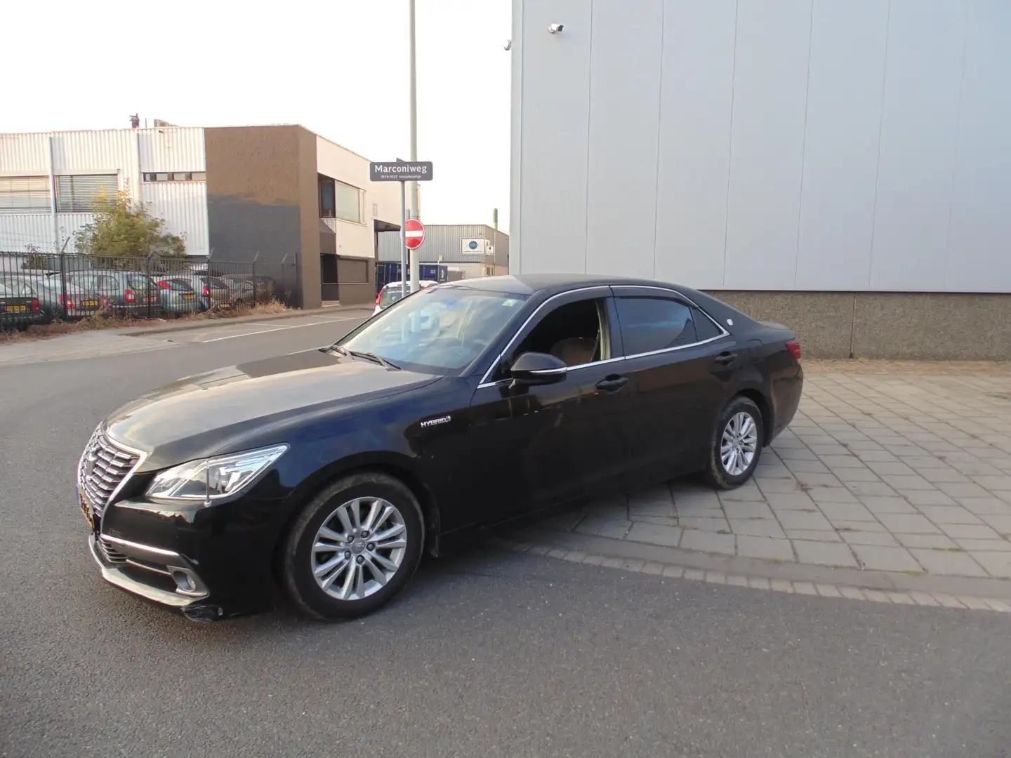 Toyota Crown 2.5 Hybrid sedan automaat Negru - 2