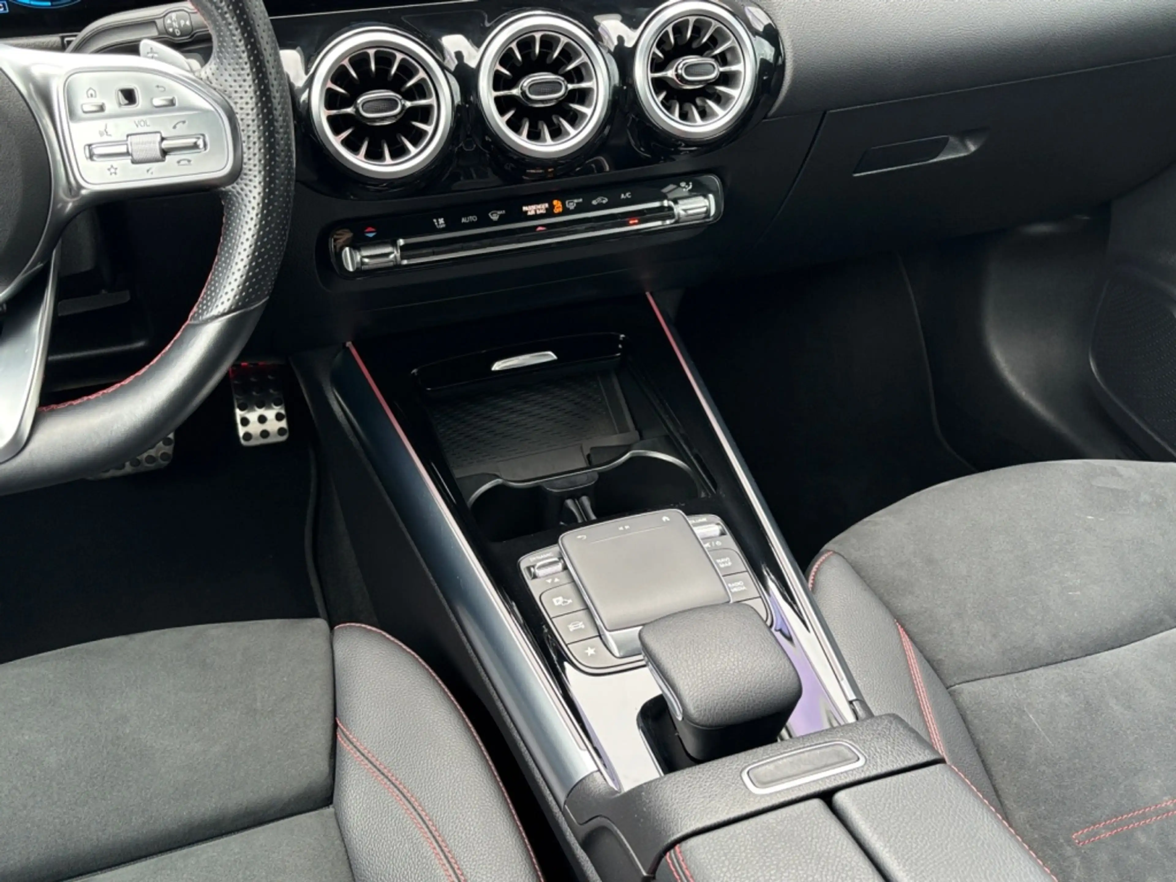 Mercedes-Benz GLA 200 AMG|NIGHT|AMBI|MBUX|SHZ|TEMP|AHK|KAM|LED — photo 8