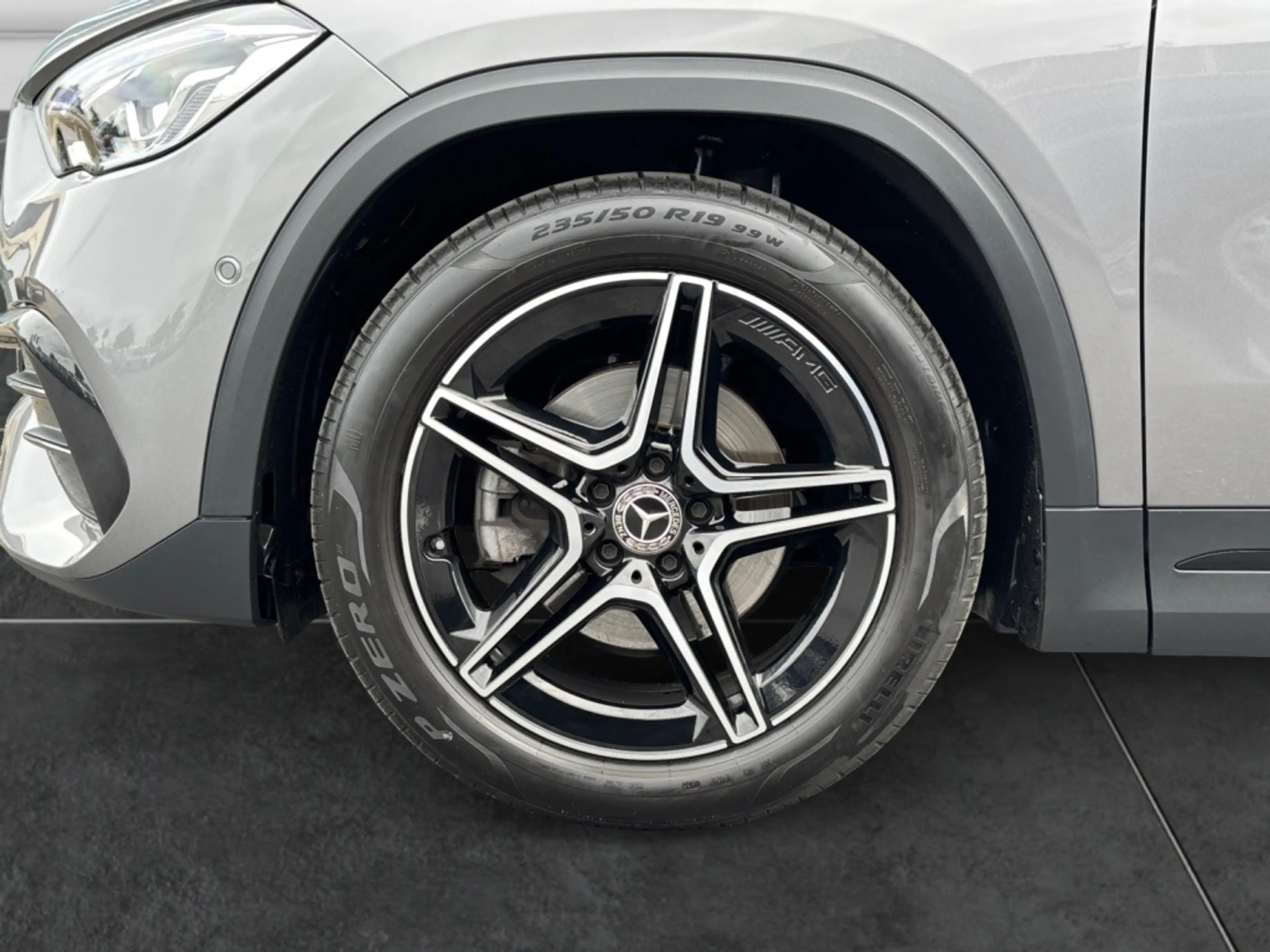 Mercedes-Benz GLA 200 AMG|NIGHT|AMBI|MBUX|SHZ|TEMP|AHK|KAM|LED — photo 11