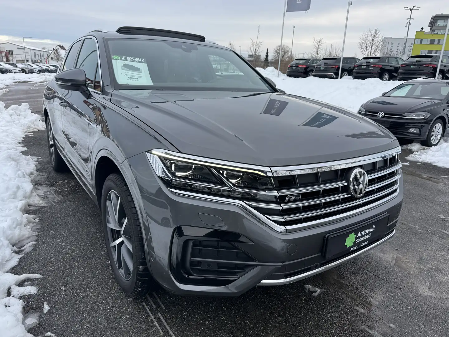 Volkswagen Touareg 3.0 TDI R line PANO MATRIX KAM ACC LEDER Grau - 2