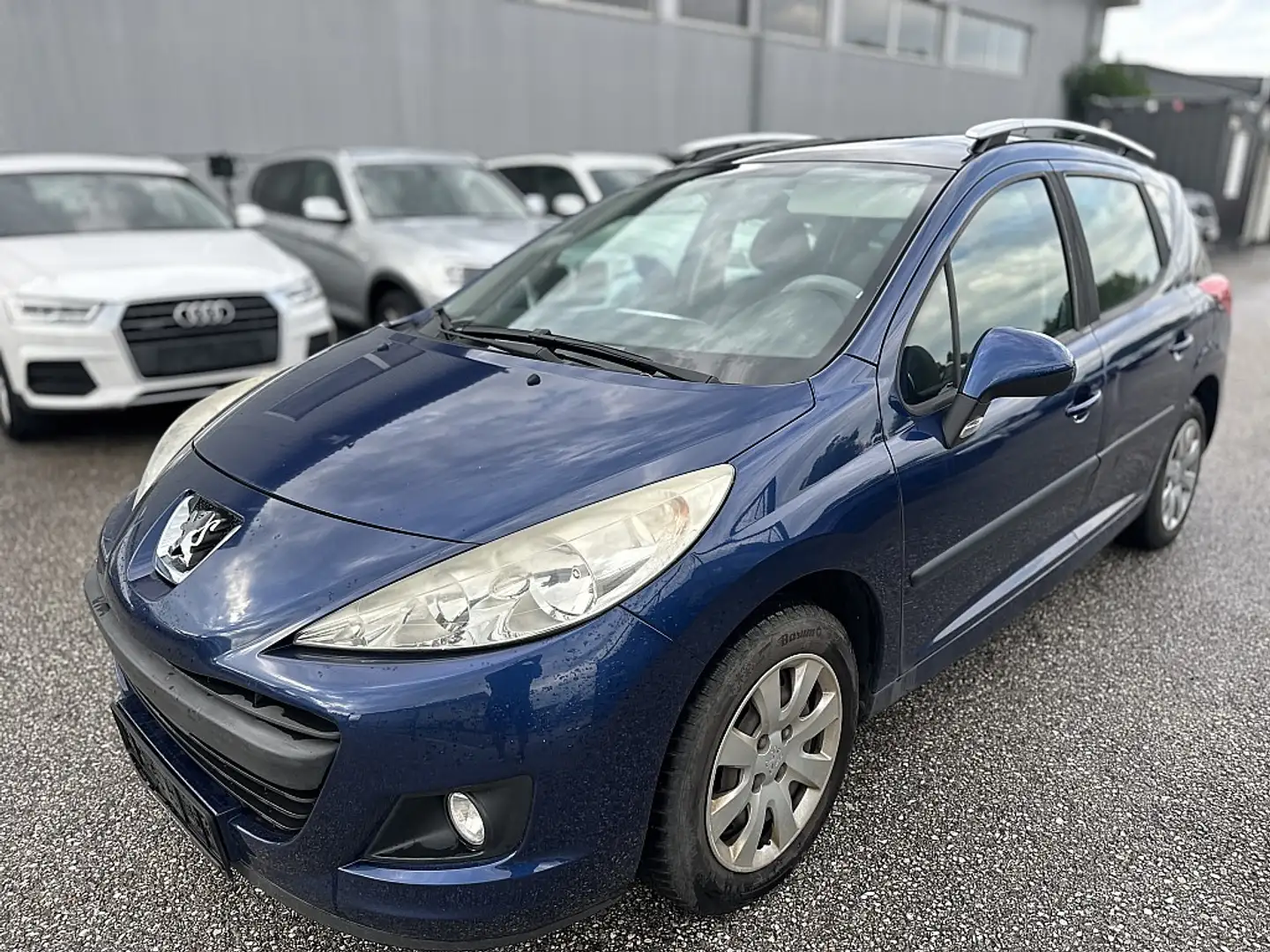 Peugeot 207 SW Trendy 1,4 75 Blau - 1