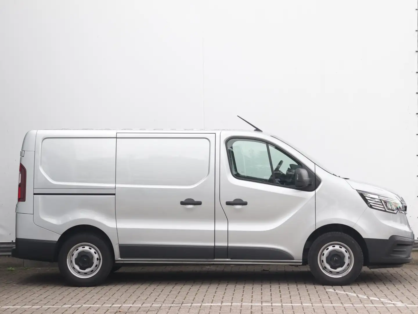 Renault Trafic 2.0 dCi 110 T29 L1H1 Comfort | LED | Multifunction Grijs - 2