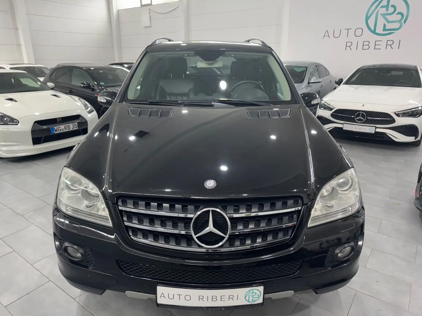 Mercedes-Benz ML 320 *AHK* *Sitzheizung* *Bi-Xenon* *Pano* Černá - 2