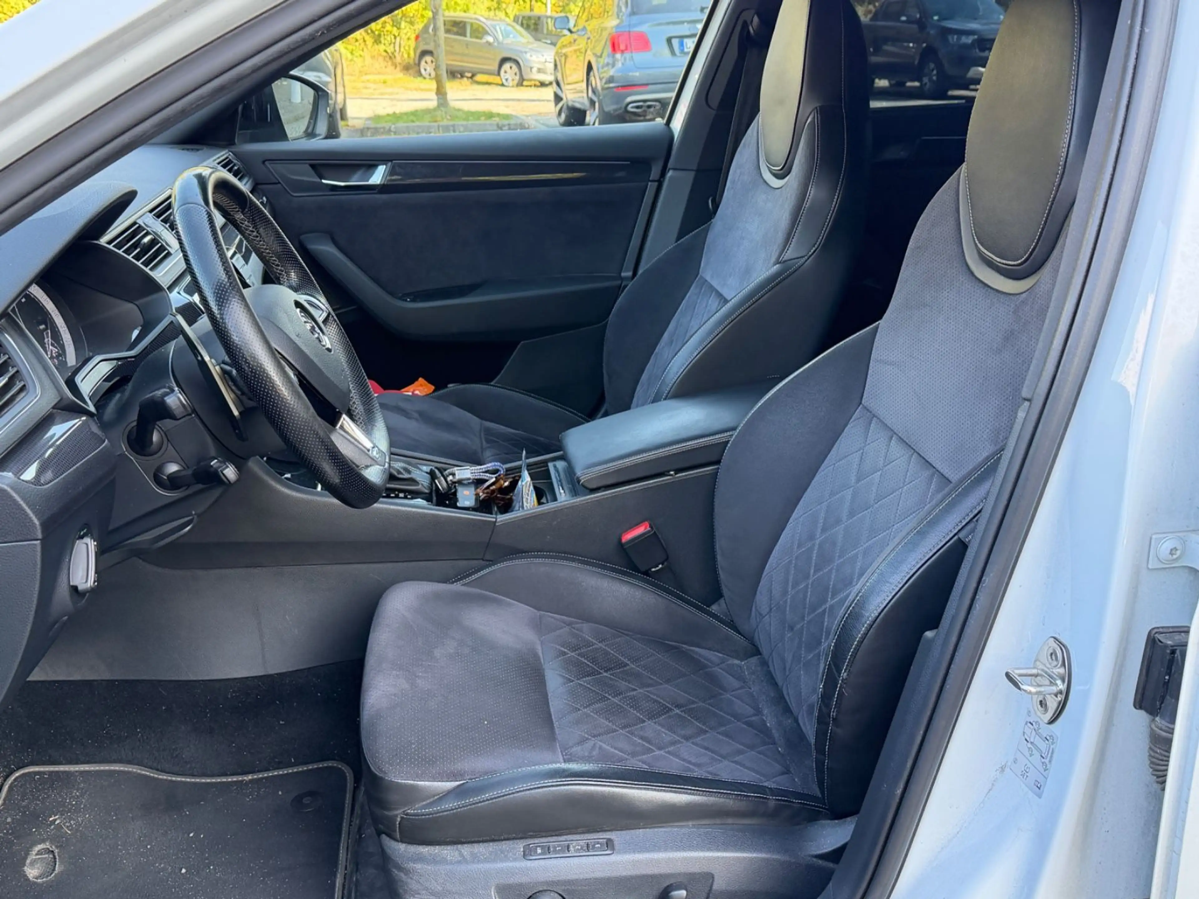 Skoda Superb Lim. Ambition AHK+Standhzg.+Mega Optik — photo 7