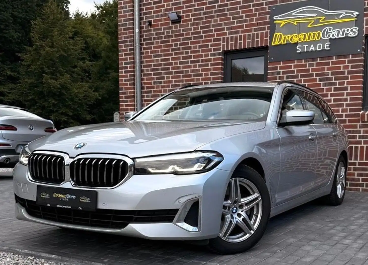 BMW 520 d Luxury Line Virtual*StandH.*Kamera*Memory Silber - 1