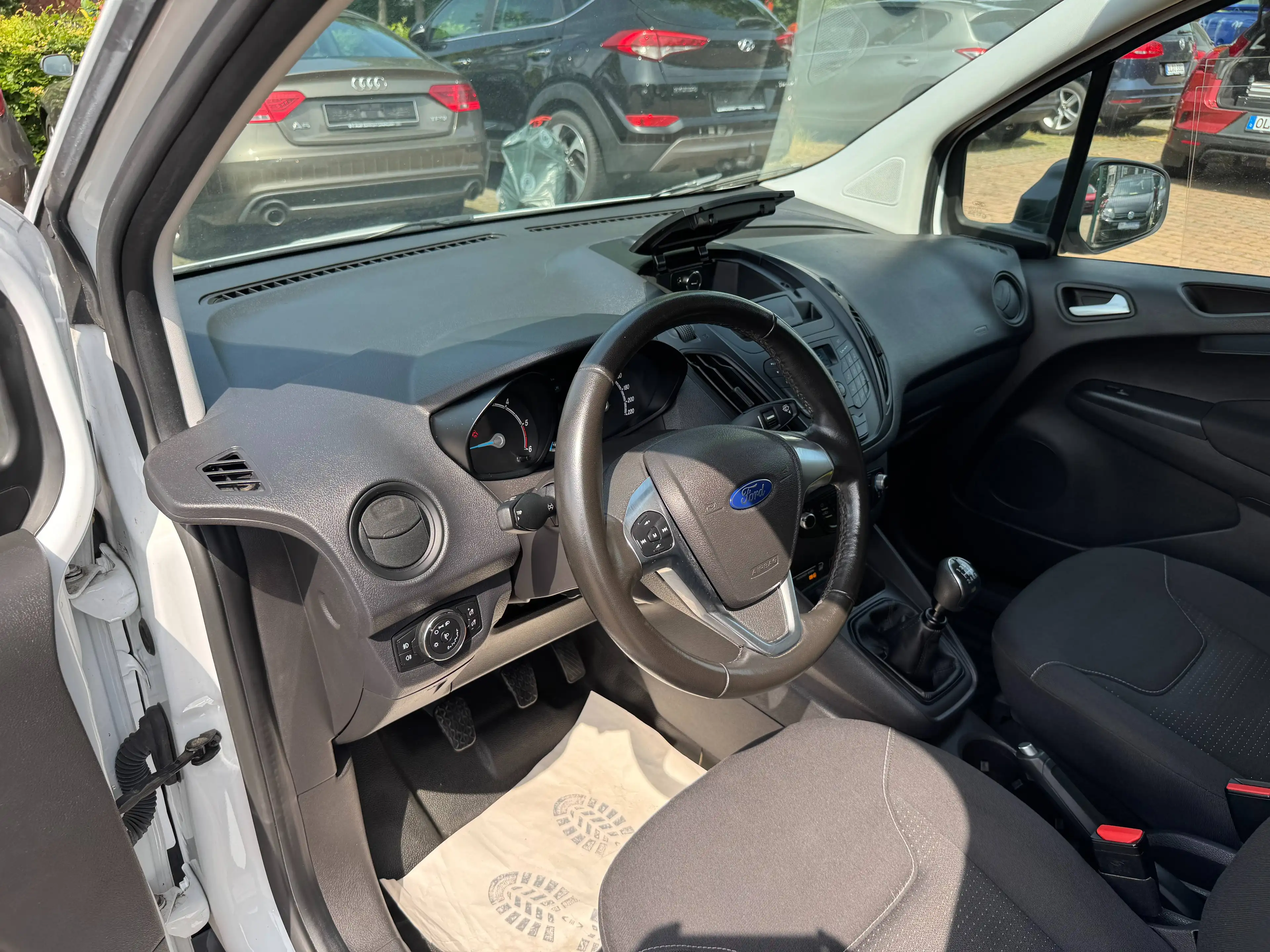 Ford Transit Courier D - Klima-HU & AU neu — photo 12