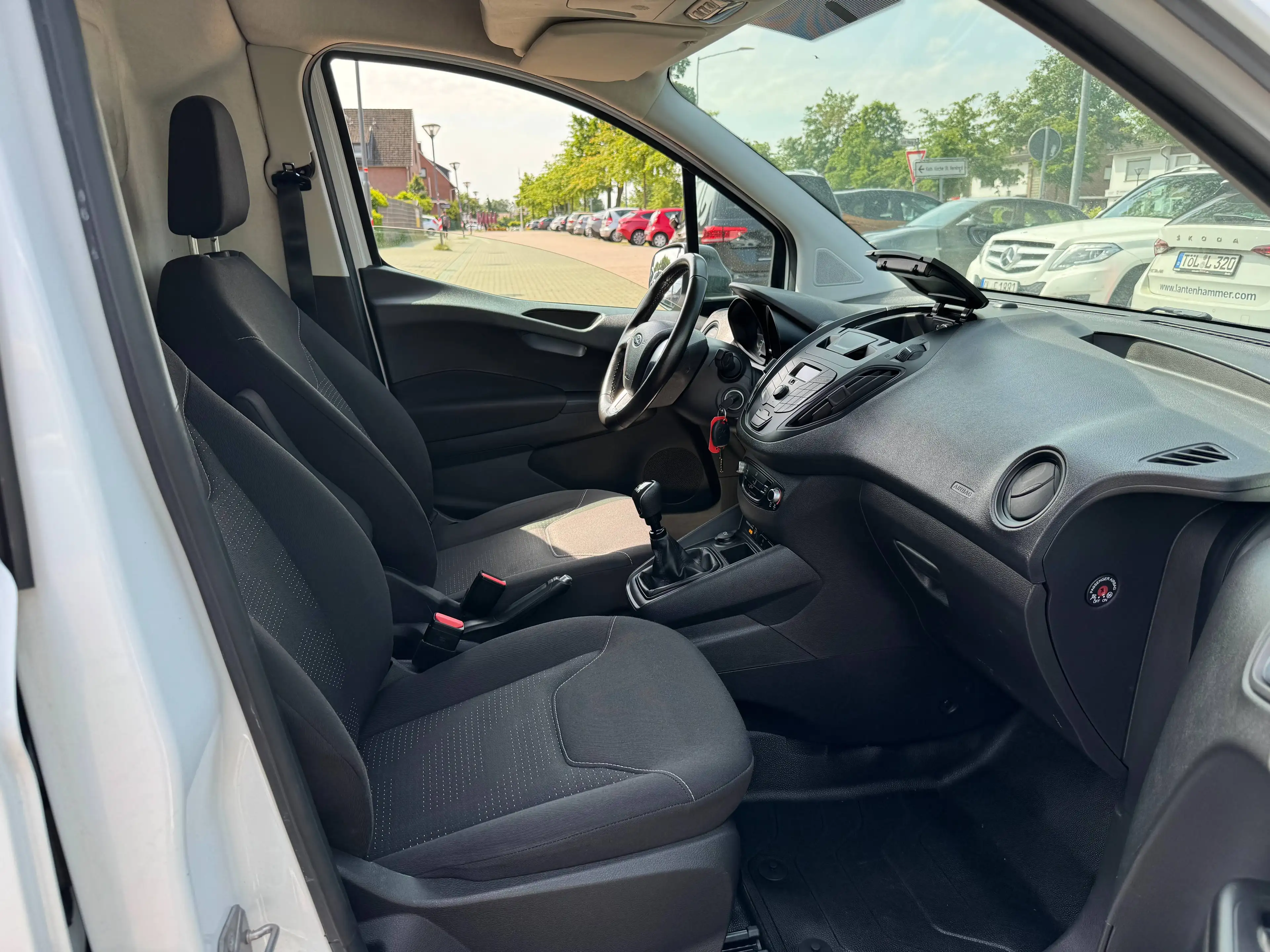 Ford Transit Courier D - Klima-HU & AU neu — photo 11