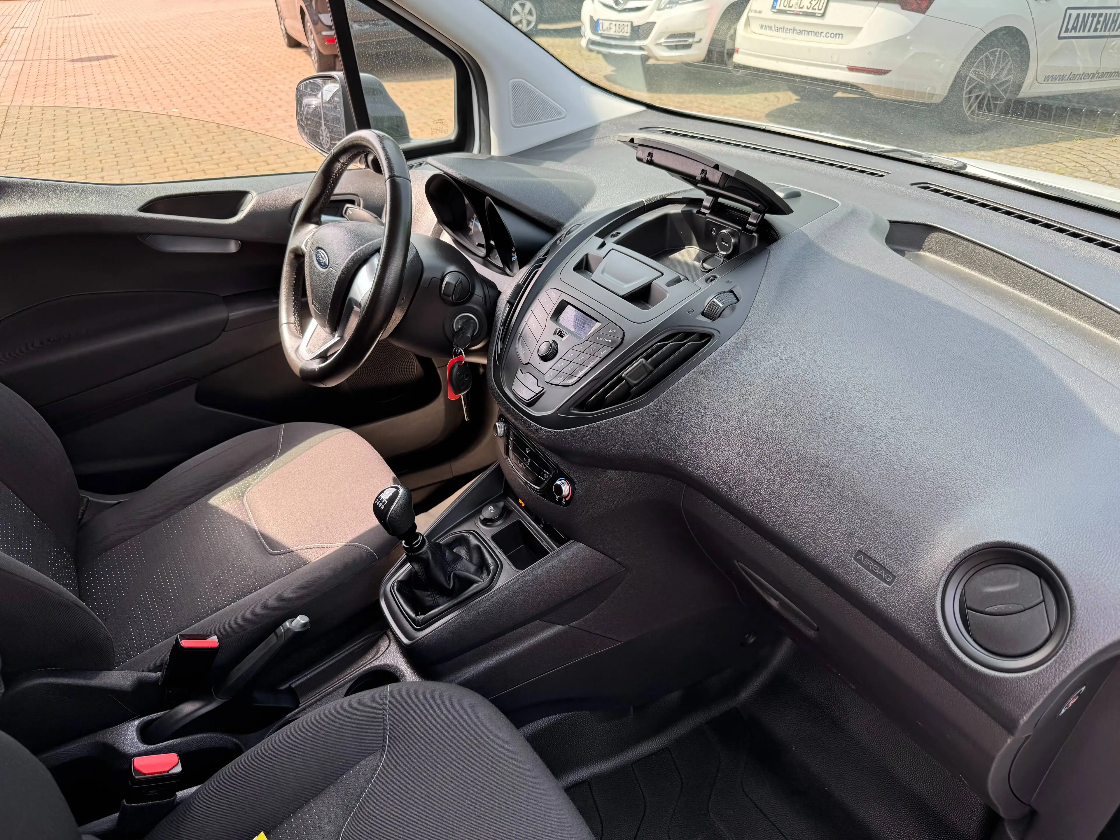 Ford Transit Courier D - Klima-HU & AU neu — photo 10