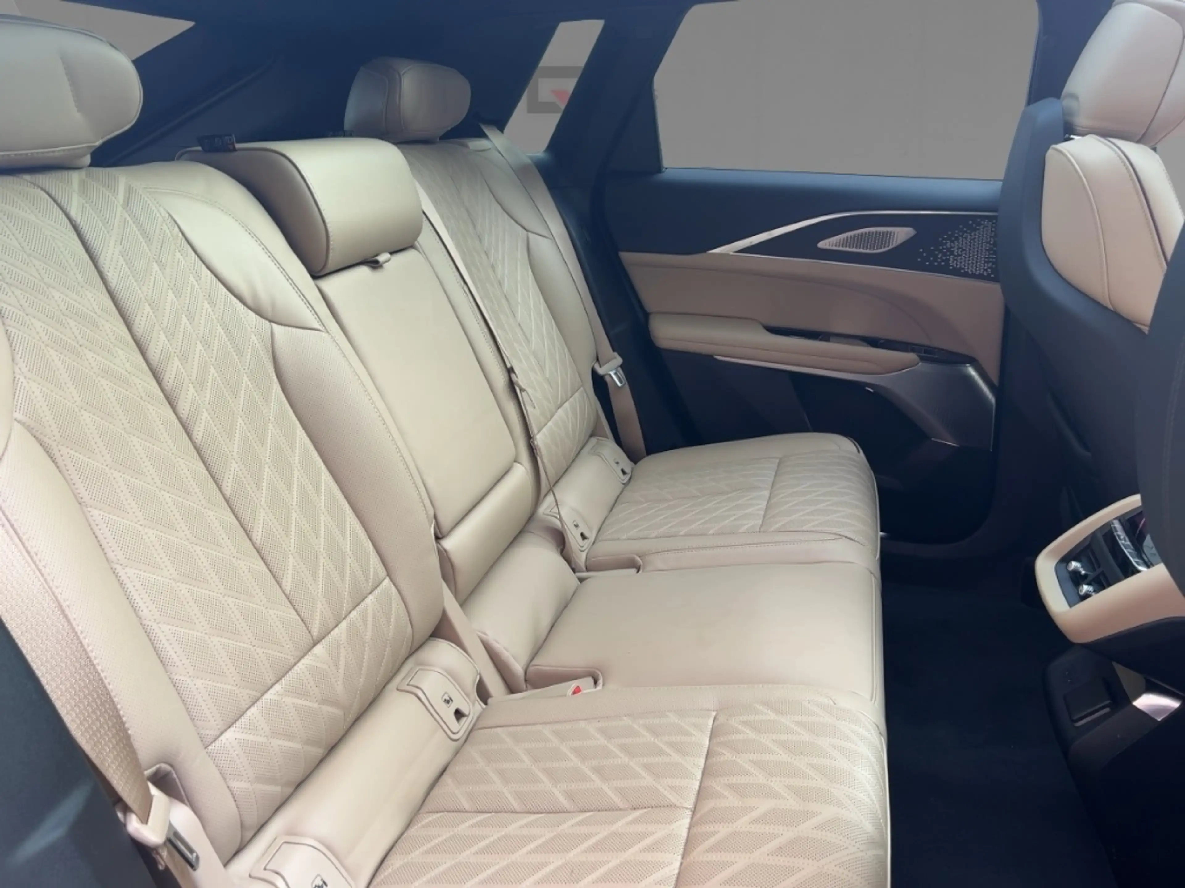 Cadillac Lyriq Sport EV Vollausstattung Panorama, AWD — photo 11
