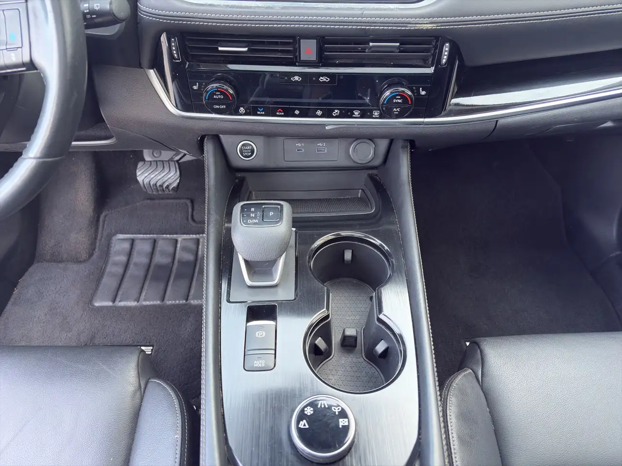 Nissan Rogue снимка Nissan Rogue