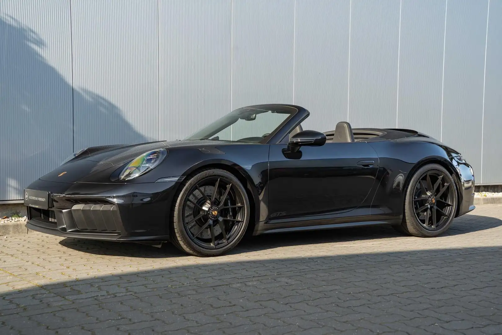 Porsche 911 992.2 Carrera GTS Cabriolet *stock*available* Zwart - 1