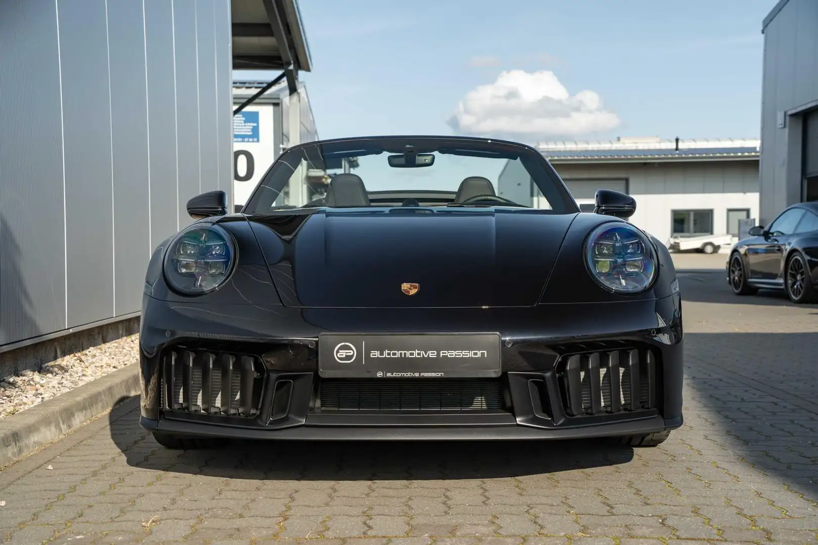 Porsche 911 992.2 Carrera GTS Cabriolet *stock*available* Zwart - 2