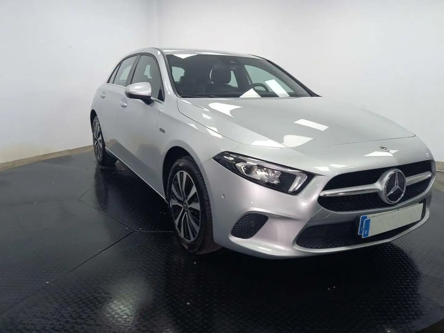 Mercedes-Benz A 250 E BUSINESS LINE 8G-DCT Gris - 2