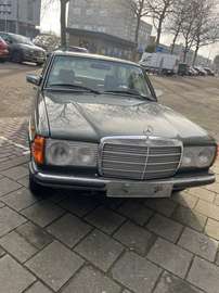 W123