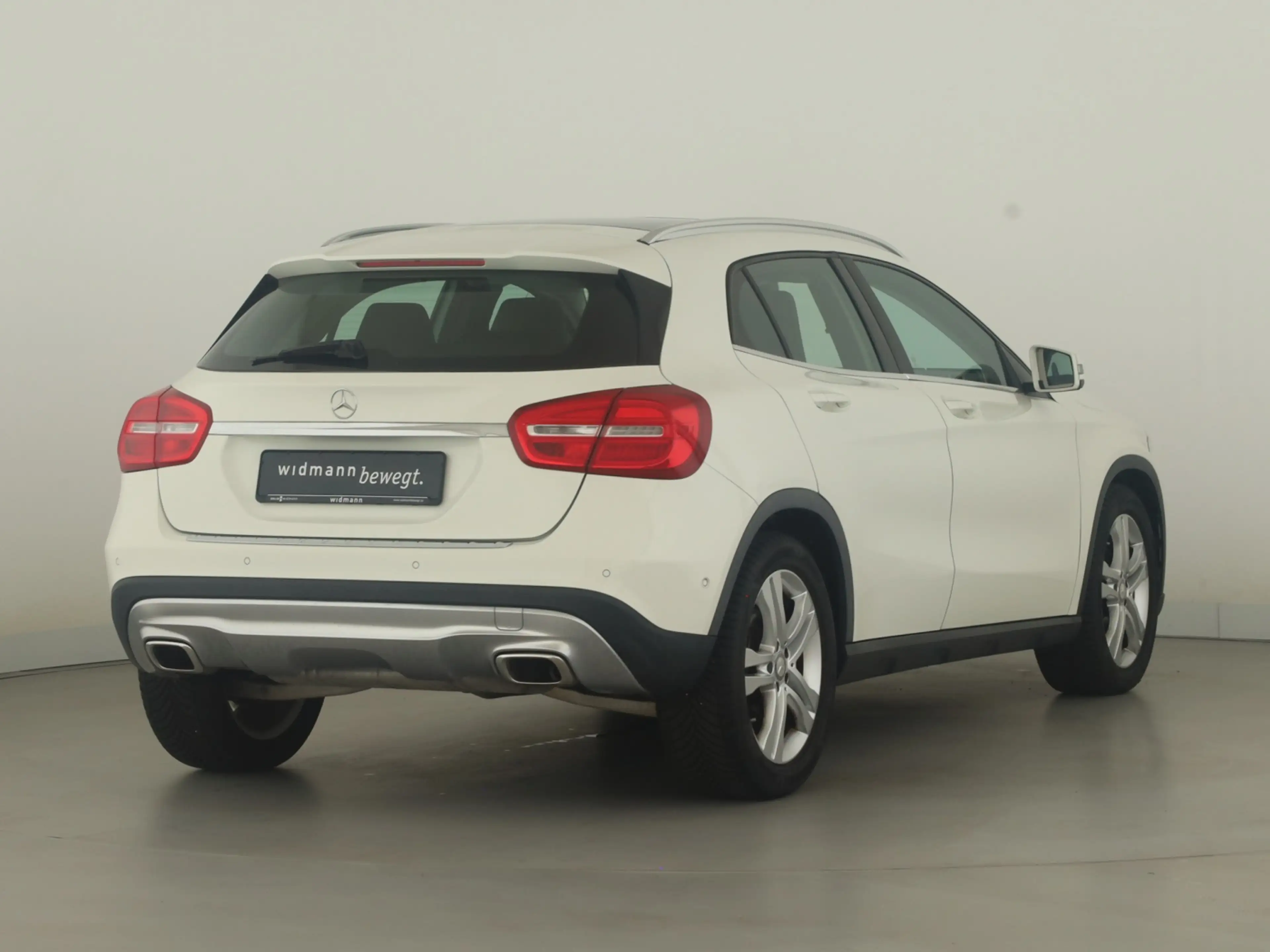 Mercedes-Benz GLA 180 *Bi-Xenon*Panorama*Park-Assist*Sitzhzg.* — photo 2