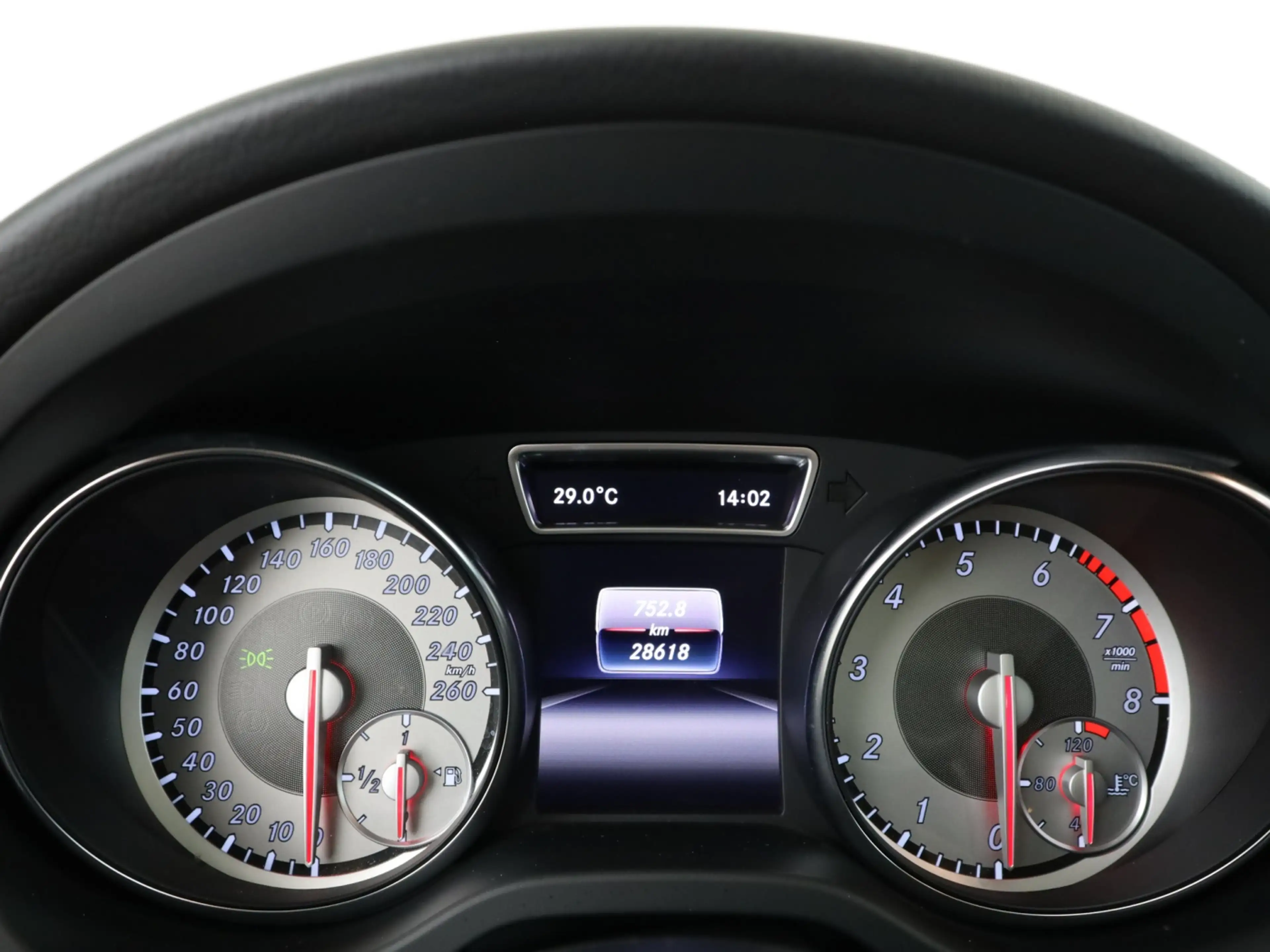 Mercedes-Benz GLA 180 *Bi-Xenon*Panorama*Park-Assist*Sitzhzg.* — photo 12