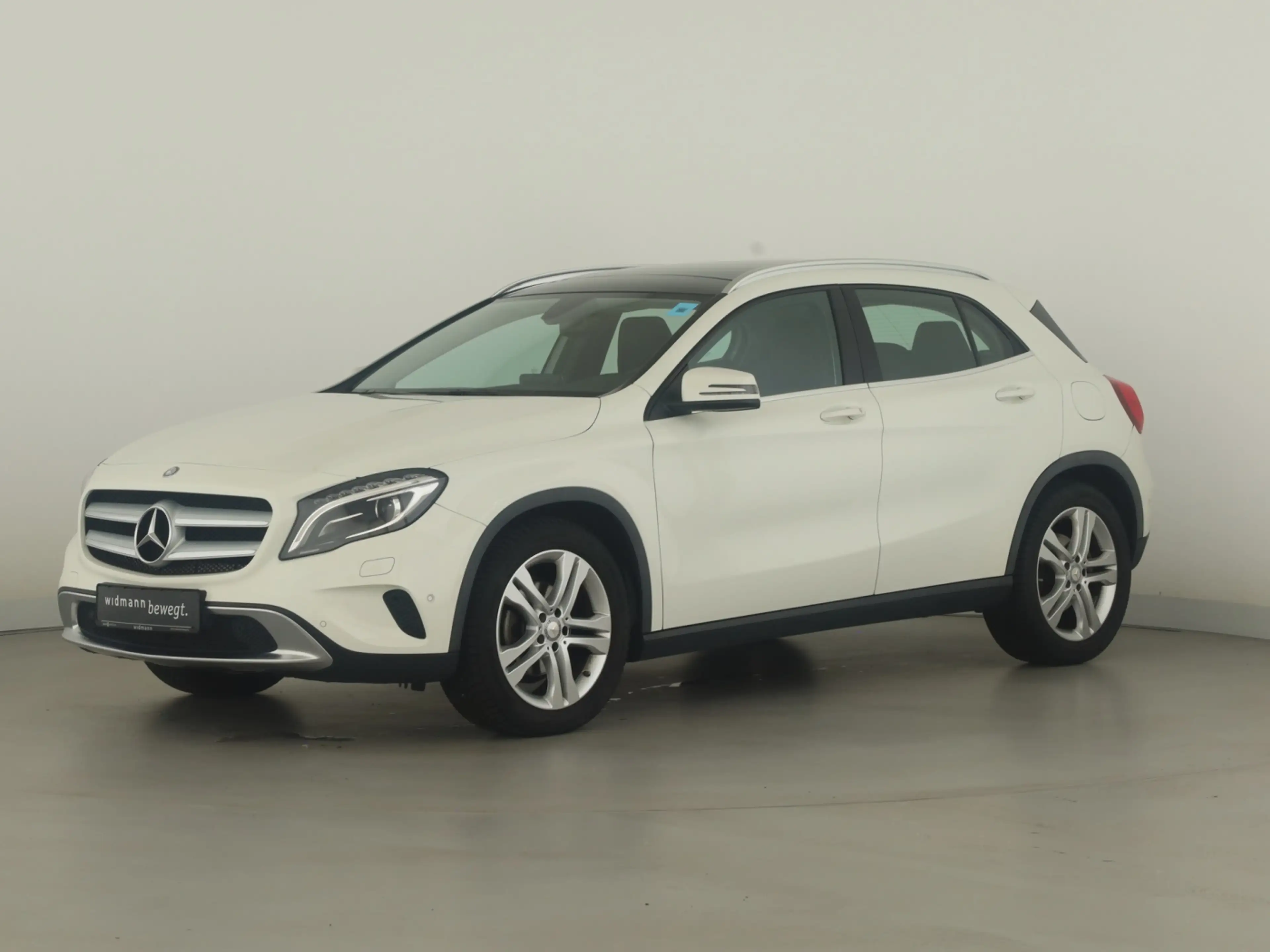 Mercedes-Benz GLA 180 *Bi-Xenon*Panorama*Park-Assist*Sitzhzg.* — photo 5