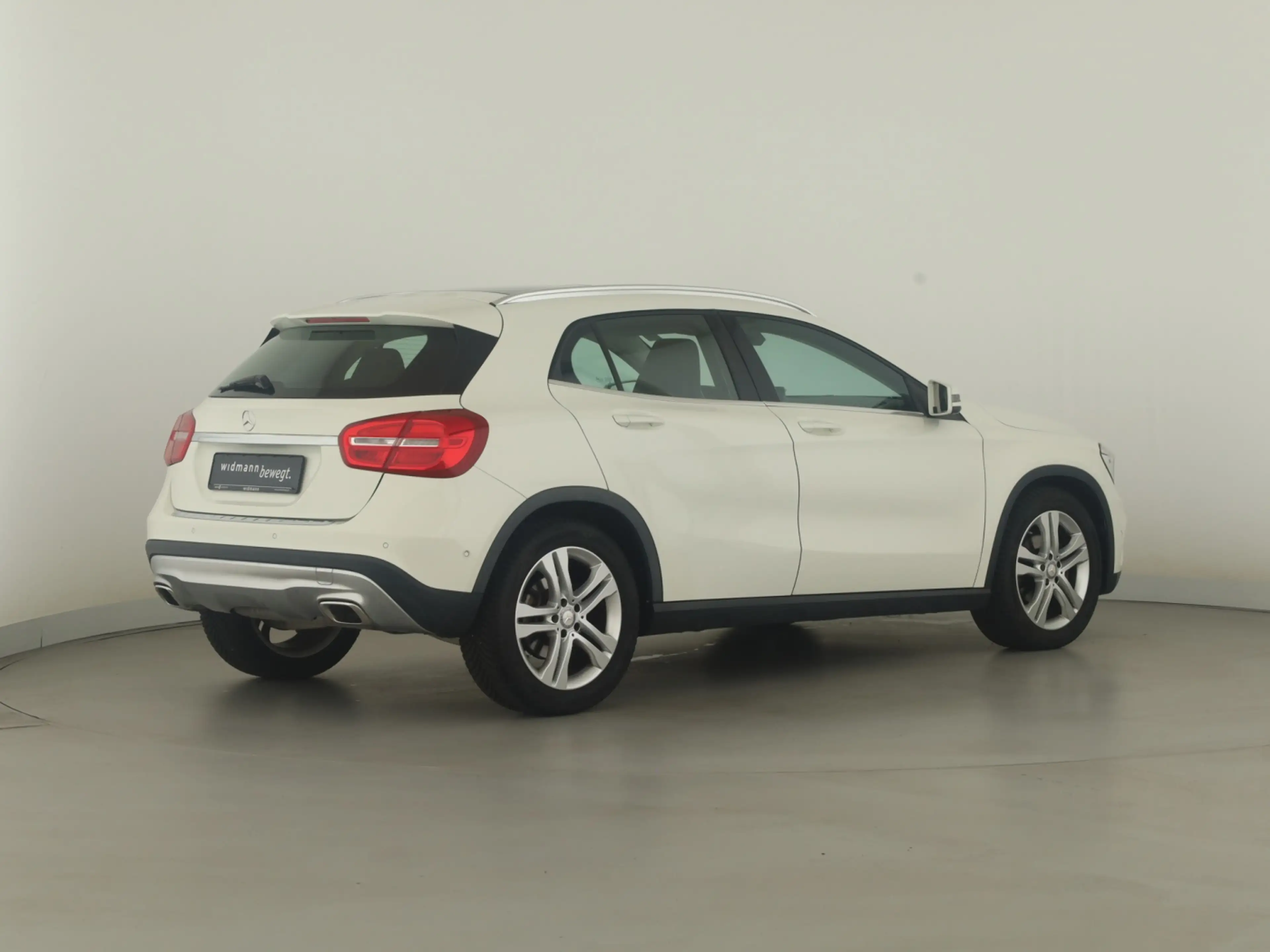 Mercedes-Benz GLA 180 *Bi-Xenon*Panorama*Park-Assist*Sitzhzg.* — photo 6