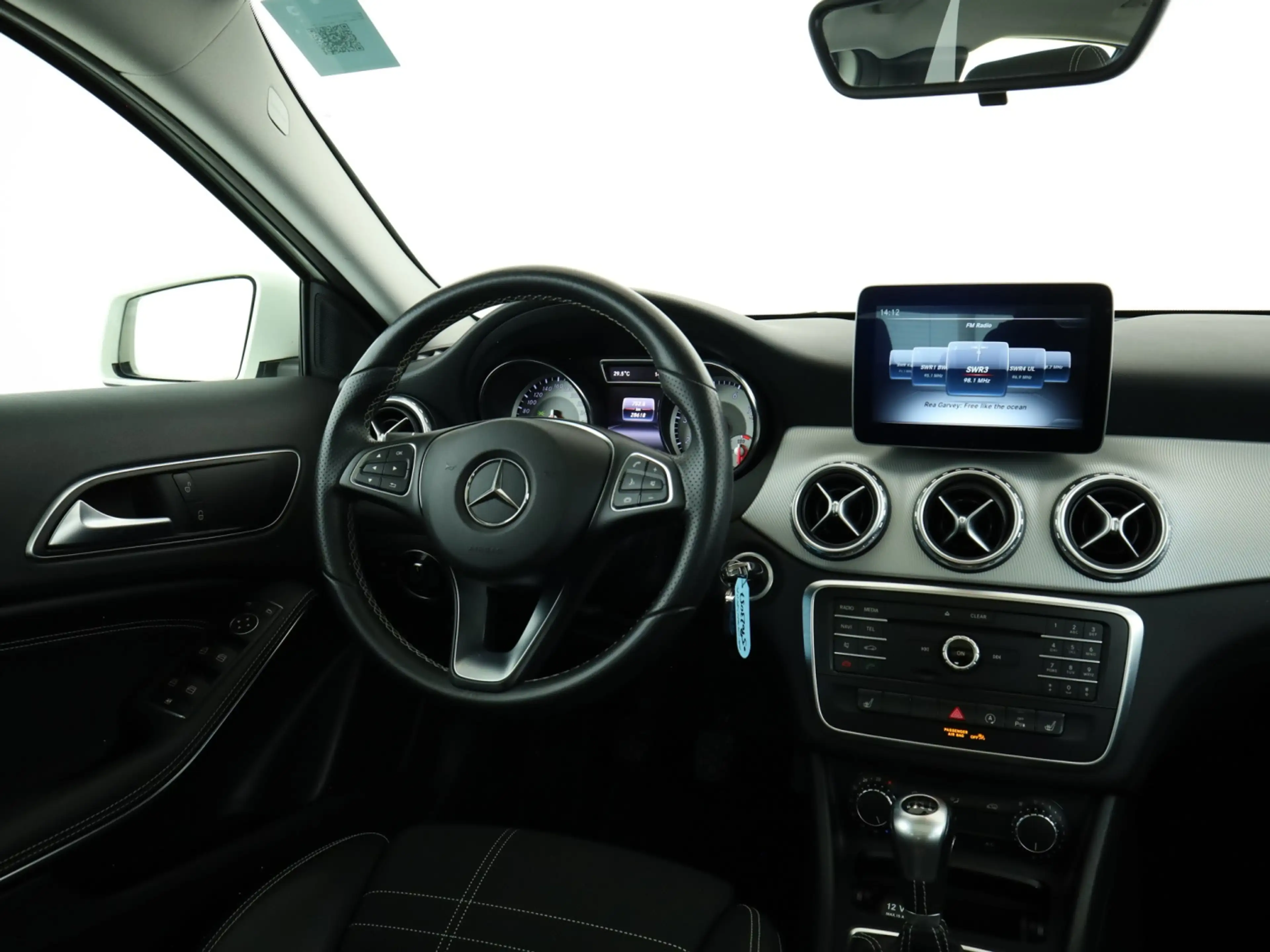 Mercedes-Benz GLA 180 *Bi-Xenon*Panorama*Park-Assist*Sitzhzg.* — photo 10