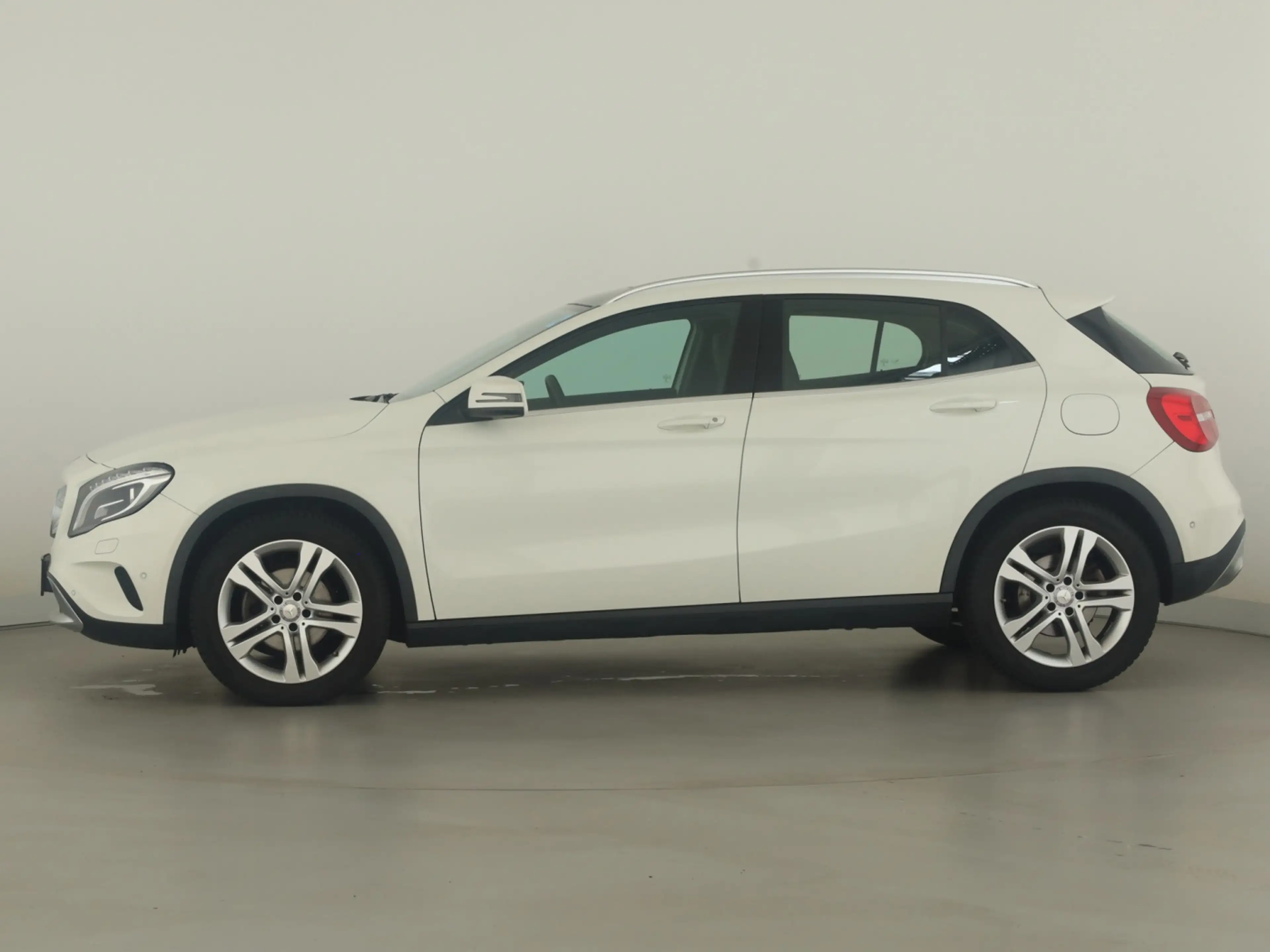 Mercedes-Benz GLA 180 *Bi-Xenon*Panorama*Park-Assist*Sitzhzg.* — photo 7