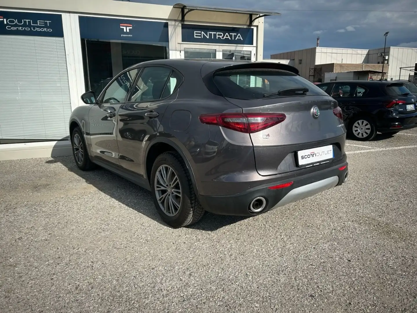 Alfa Romeo Stelvio 2.2 Turbo Business Šedá - 2