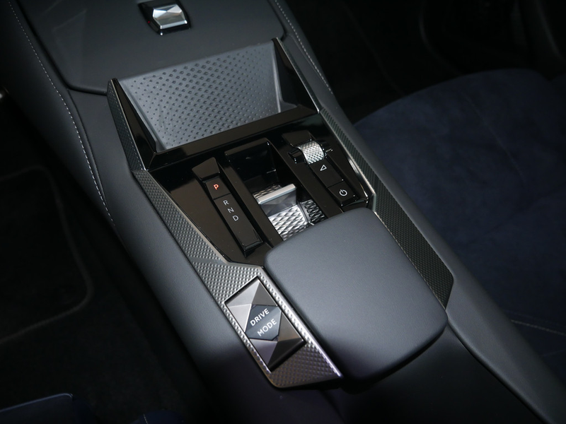 DS Automobiles DS 4 E-TENSE Jules Verne PDC SHZ NAVI ACC LED — photo 13