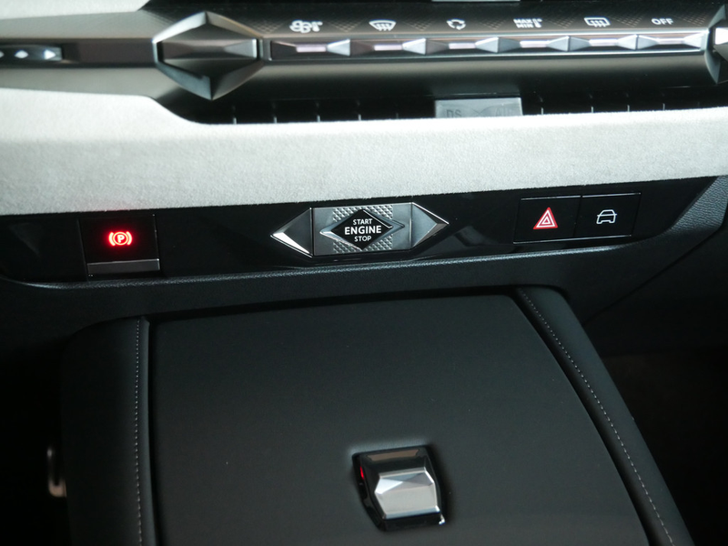 DS Automobiles DS 4 E-TENSE Jules Verne PDC SHZ NAVI ACC LED — photo 11