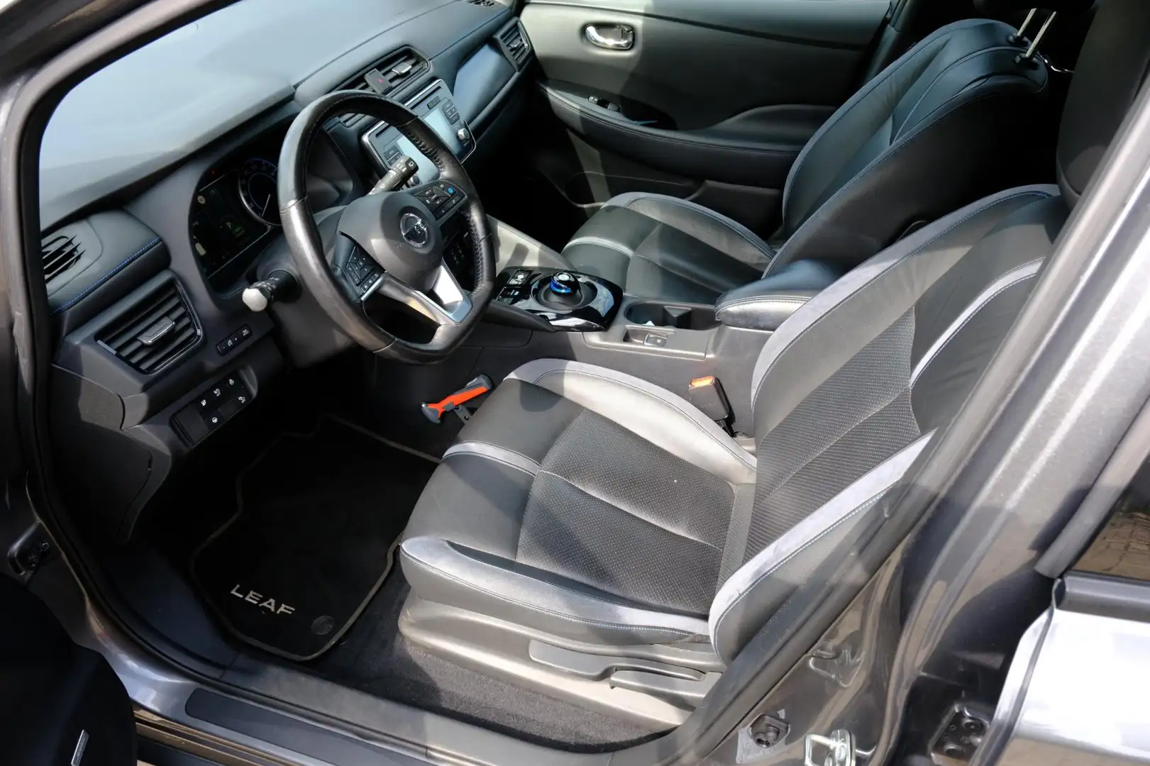 Nissan Leaf Tekna 40 kWh Aut. Leder|Navi|Cam|BOSE|LMV siva - 2