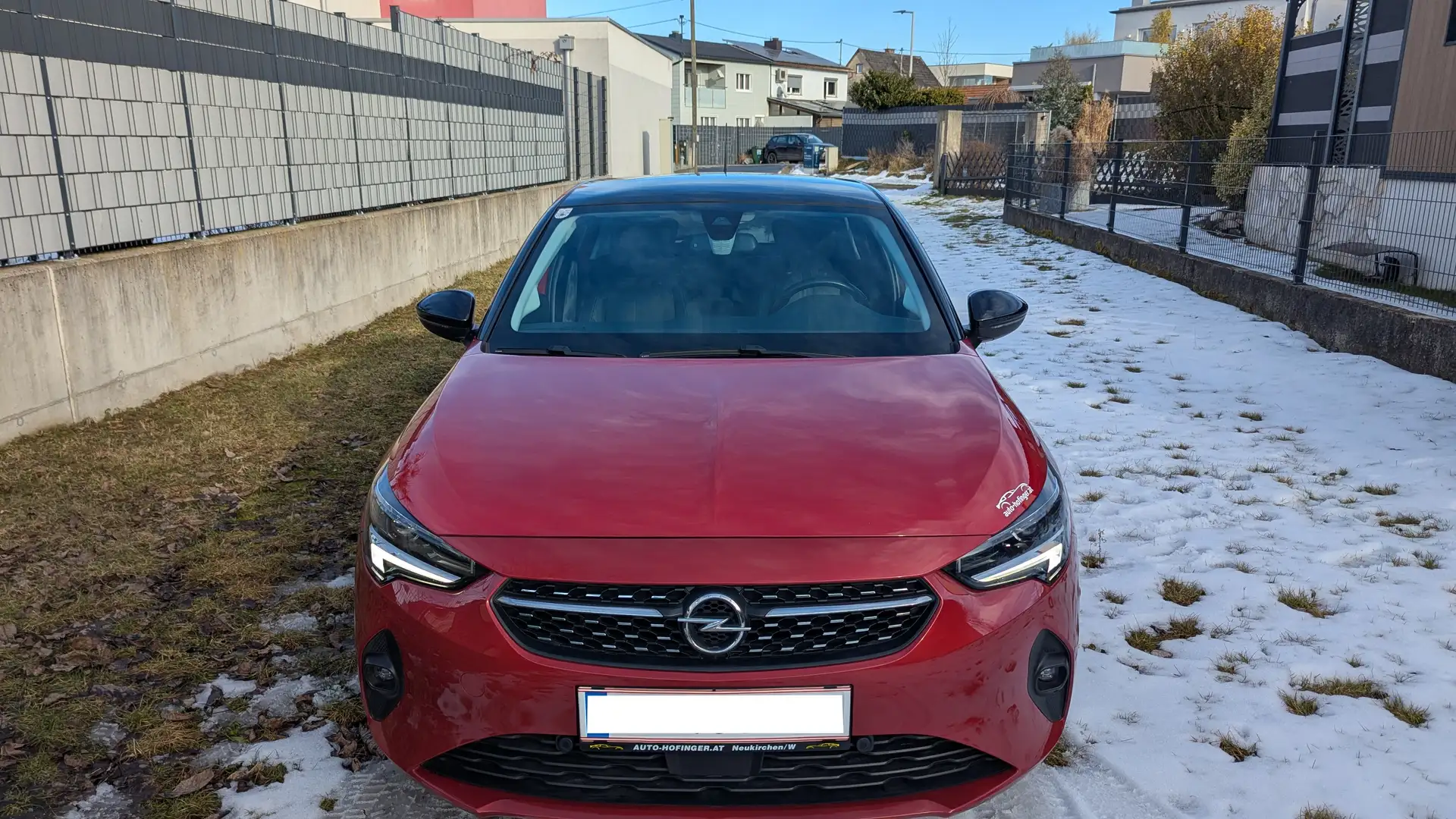 Opel Corsa-e 50kWh-e Ultimate, 3-phasig (11 kW), Leder Siena, perforiert in Schwarz, Panoramaglasdach mit Sonnenrollo (manuell) Rot - 1