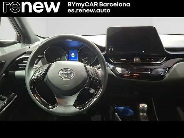 Toyota C-HR view 25