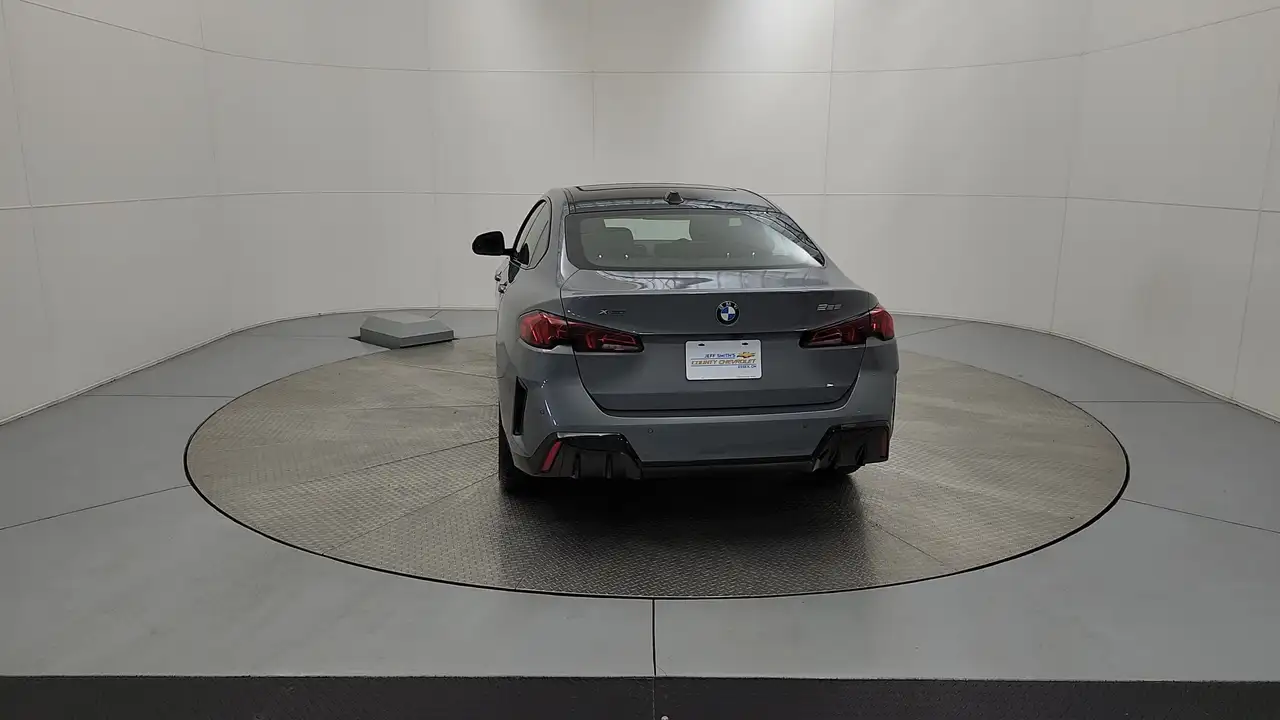BMW 2 Series снимка BMW 2 Series
