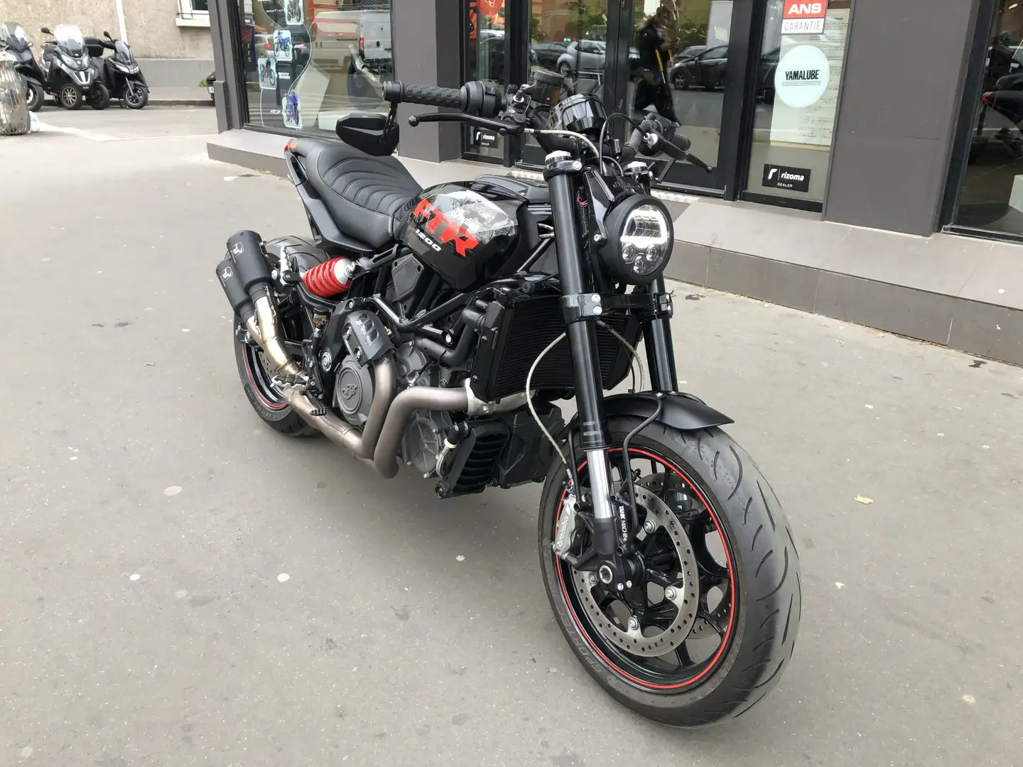 Indian FTR 1200 Negro - 1
