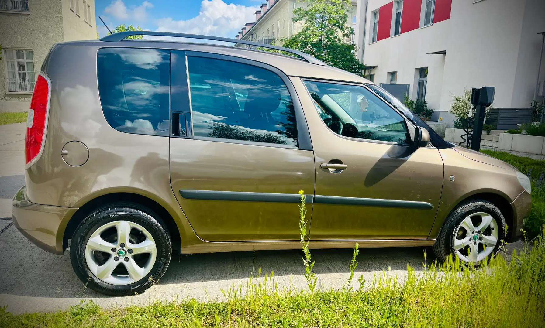 Skoda Roomster 1.2 TSI *SHZ*Pano*TÜV neu*8xReifen*Klimatronic Brązowy - 2