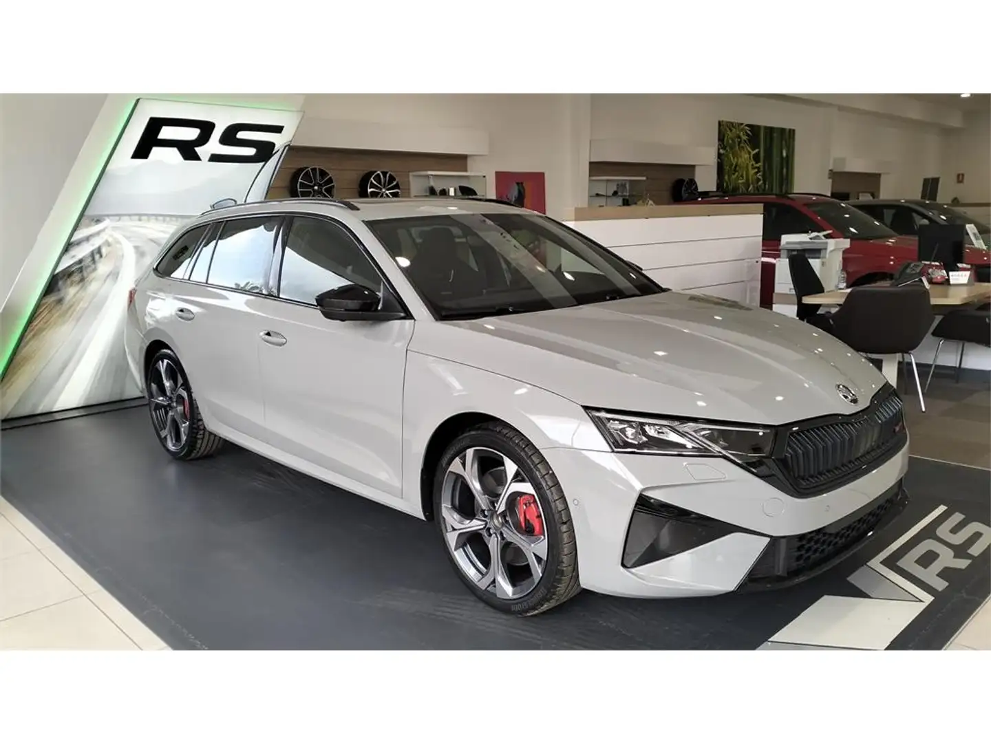 Skoda Octavia Combi 2.0 TSI RS DSG7 195kW - 1
