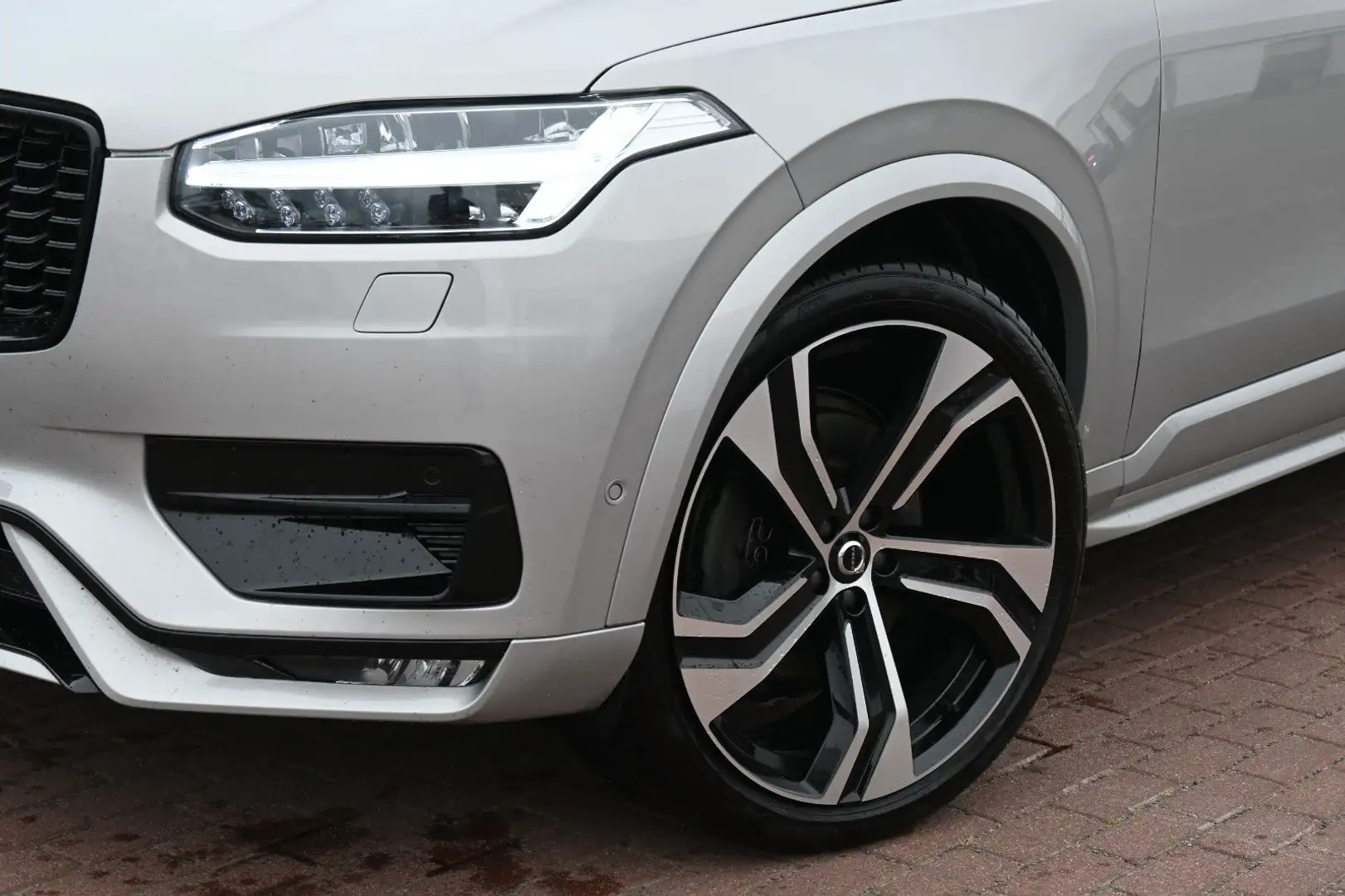 Volvo XC90 B5 AWD Ultimate Dark *HUD*B&W*LUFT*MASS*AHK* Silber - 2