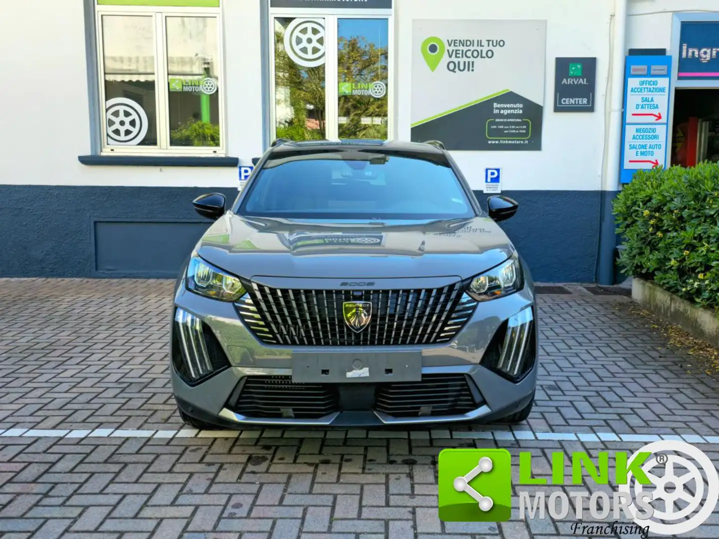 Peugeot 2008 1.2 PureTech 100 S&S Allure - Formula PRIME DRIVE Grau - 2