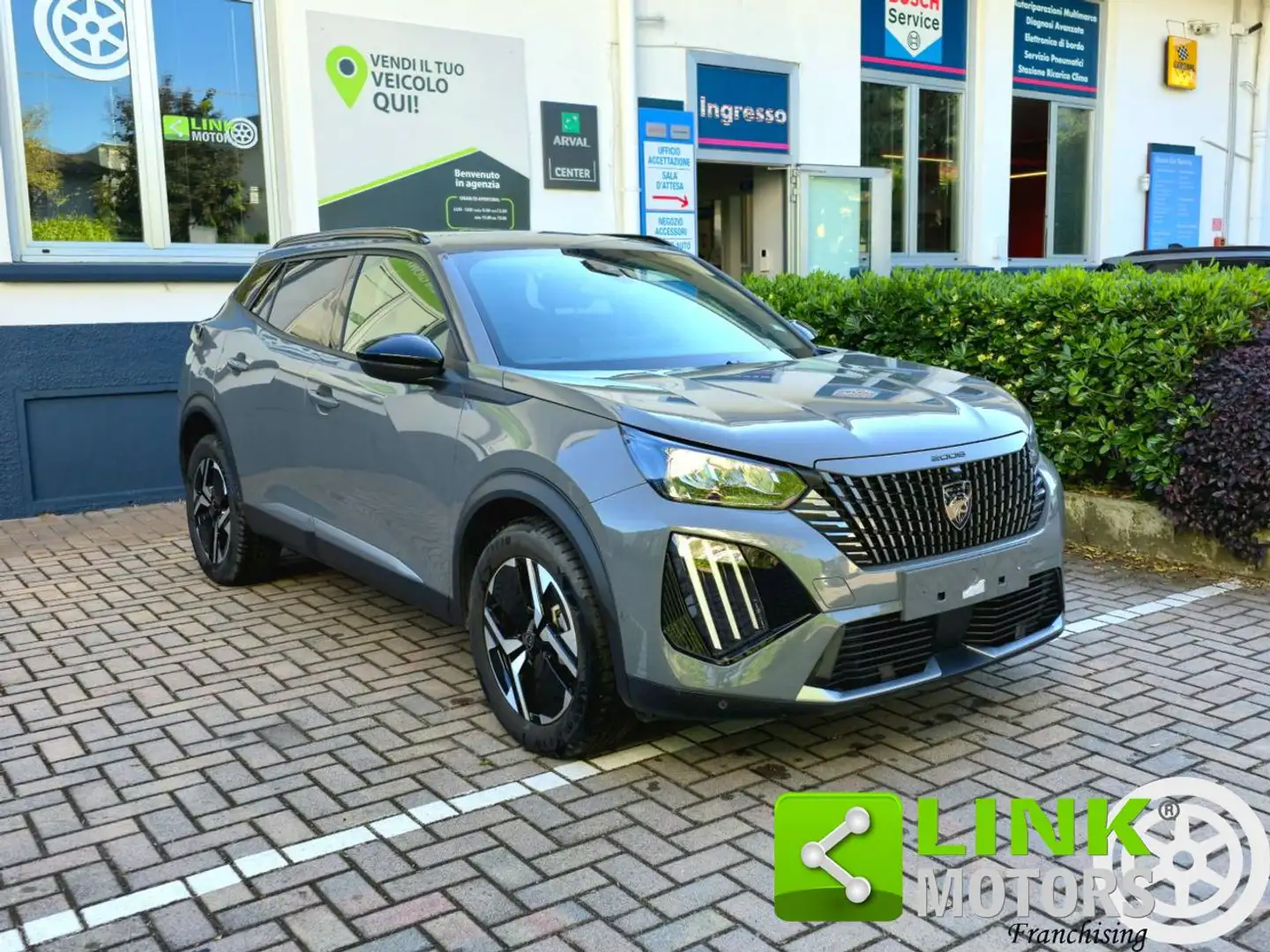 Peugeot 2008 1.2 PureTech 100 S&S Allure - Formula PRIME DRIVE Grau - 1