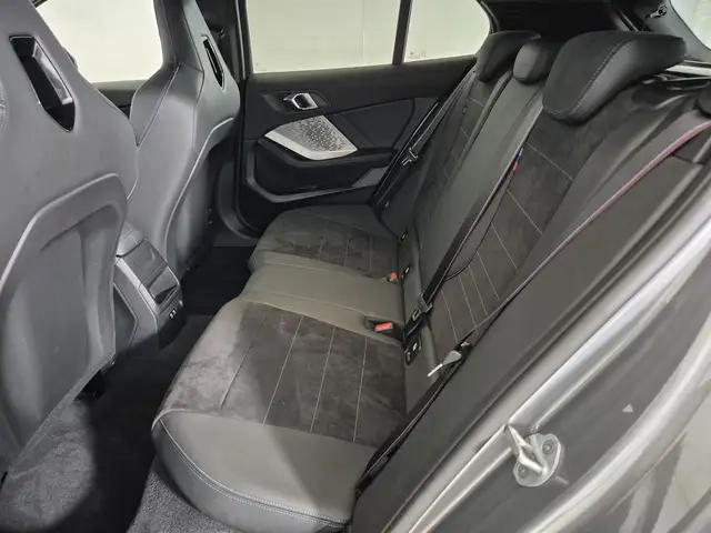 BMW 1 Series view 8
